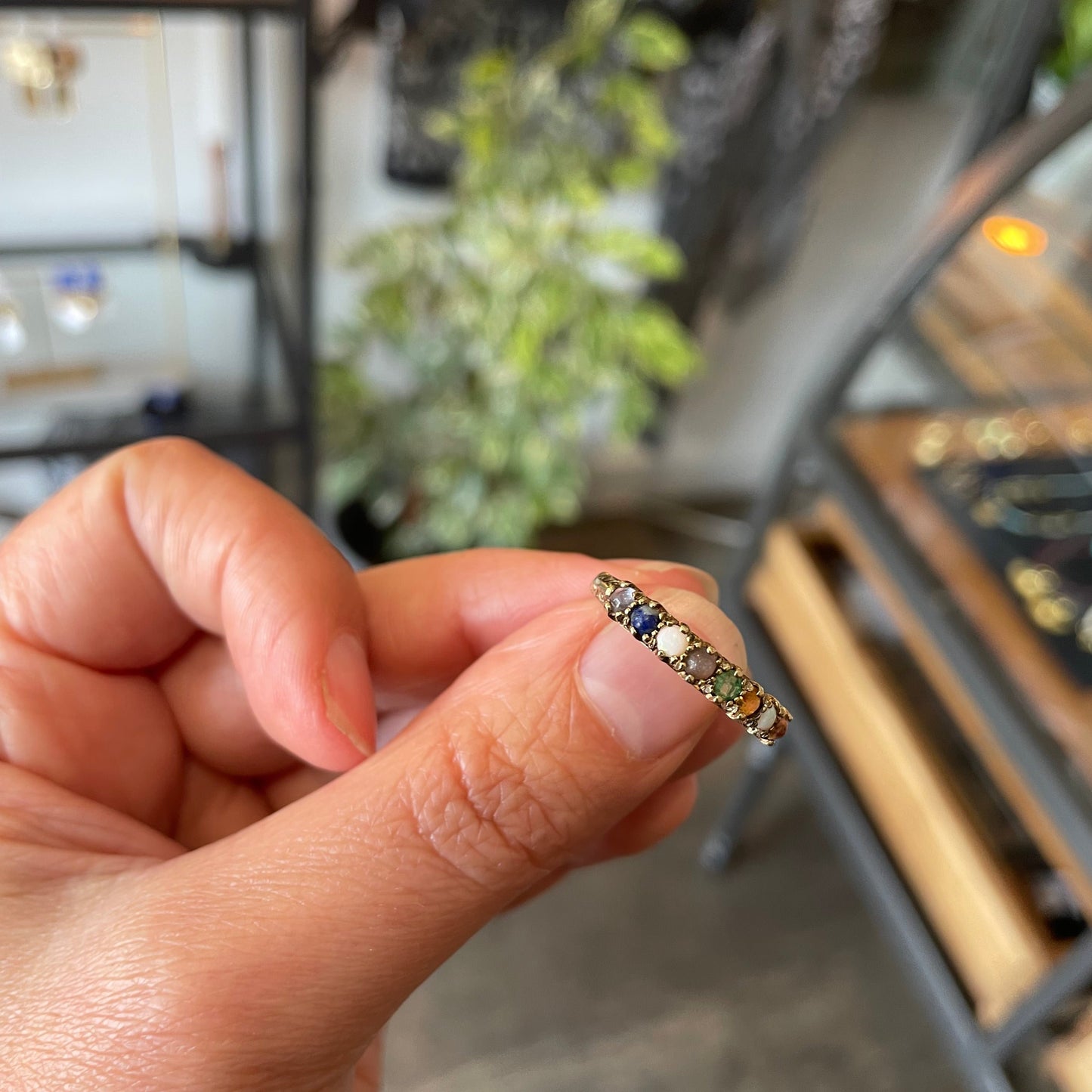 A Preowned gemstone 9kt gold ring set with emerald, opals, lapis , citrine and agate