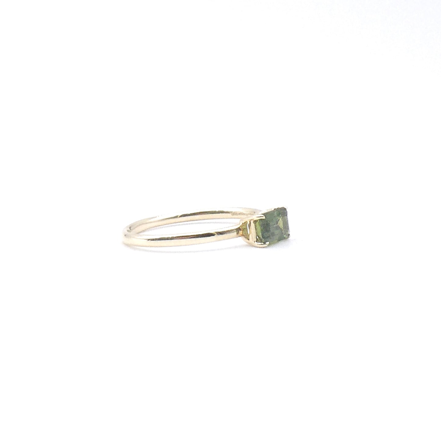 Green Sapphire rectangular ring ring, a new fine 9kt gold ring.