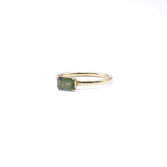 Green Sapphire rectangular ring  ring, a new fine 9kt gold ring.