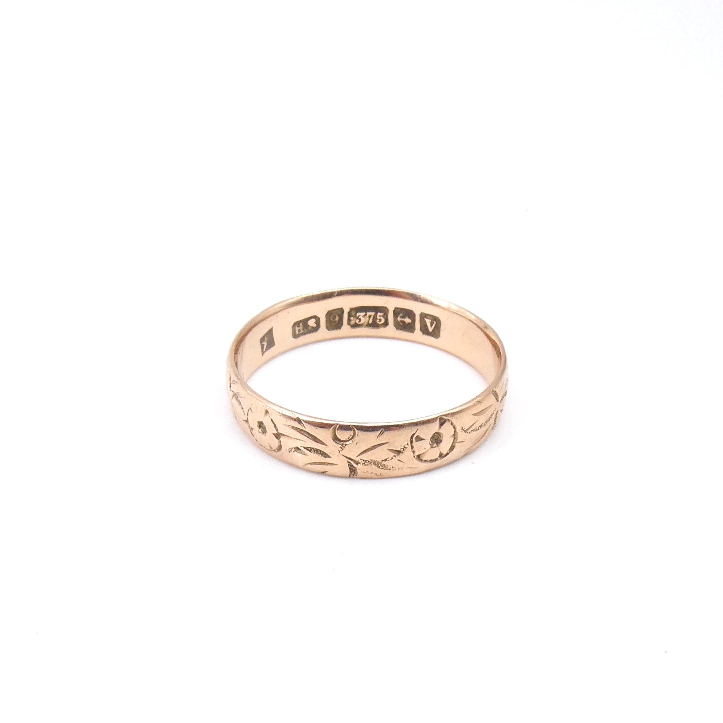 Antique engraved rose gold band encircled with a floral motif, 9kt gold.