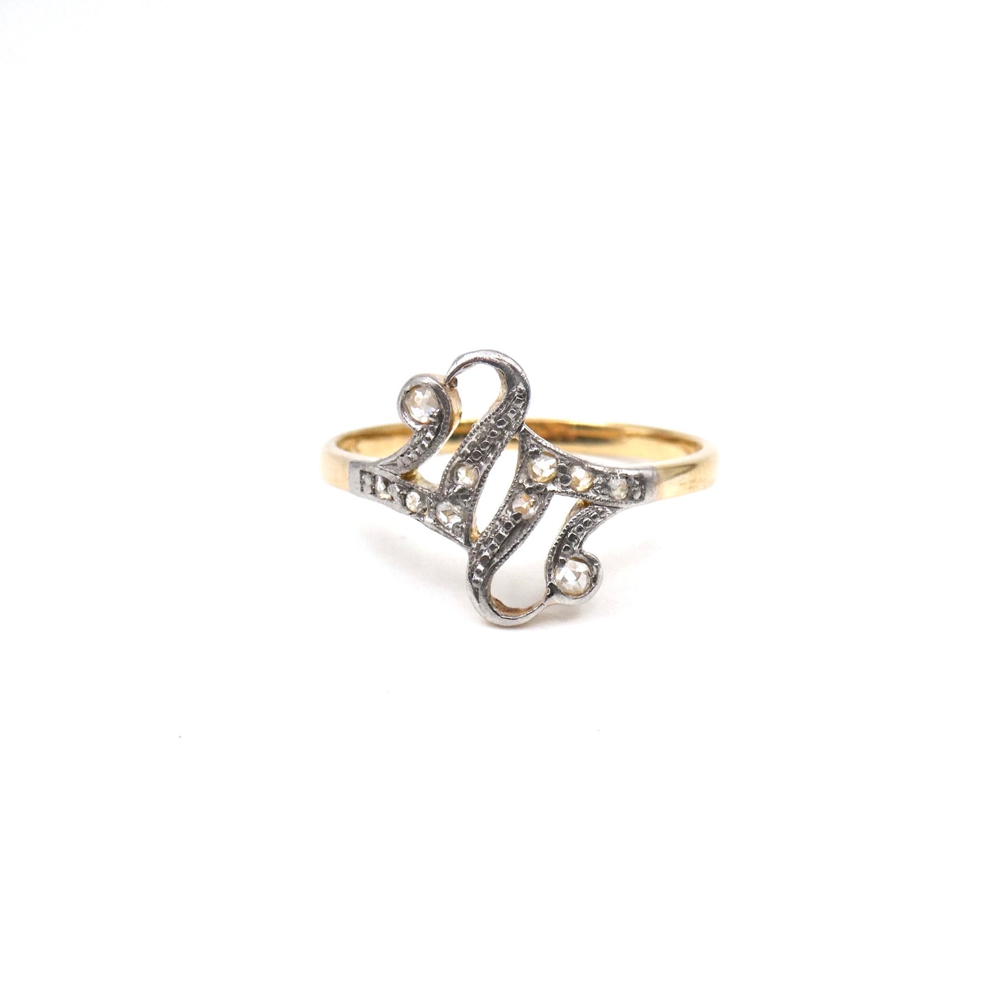 Art Nouveau ring, a glimmering flourish across the finger, 18kt gold.
