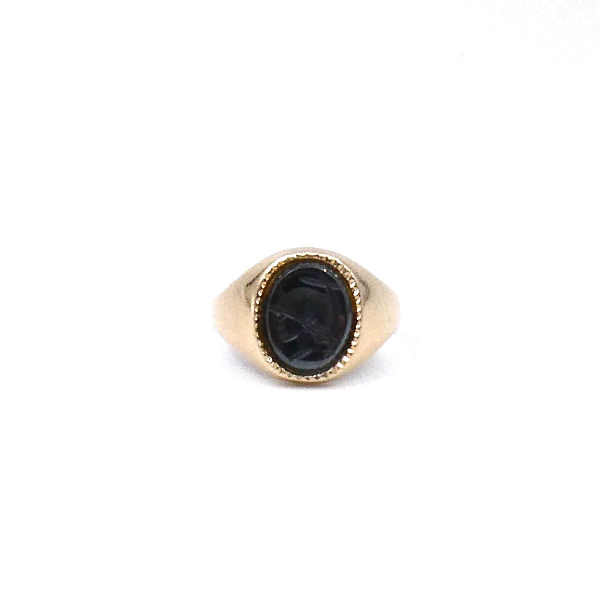 Hematite signet ring with an etched roman centurion head, 9kt gold ring. - Collected