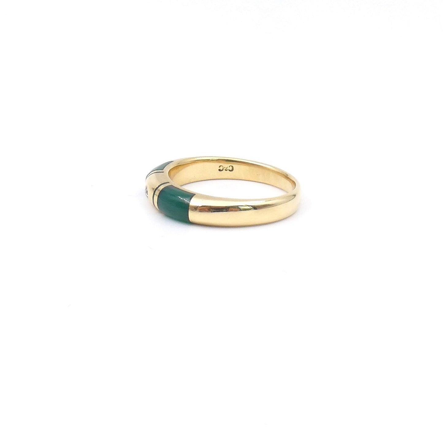 An 18kt gold band with an inlay of green aventurine set with a diamond. - Collected