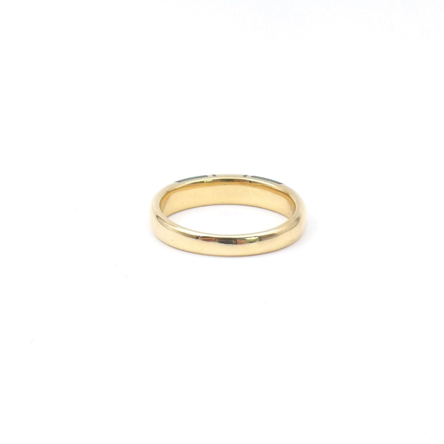 An 18kt gold band with an inlay of green aventurine set with a diamond. - Collected