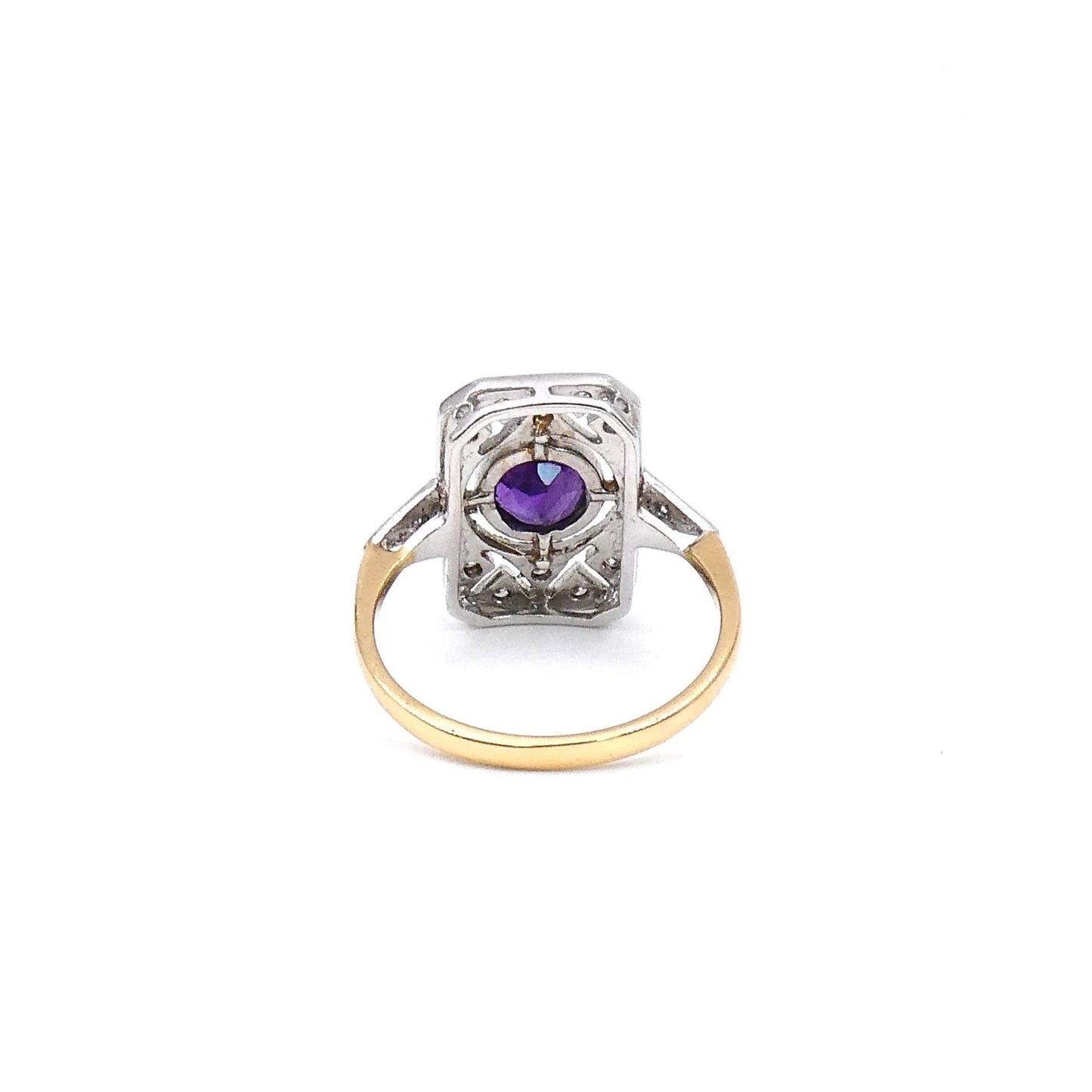 Art Deco style Amethyst diamond ring with an openwork design 18kt gold. - Collected