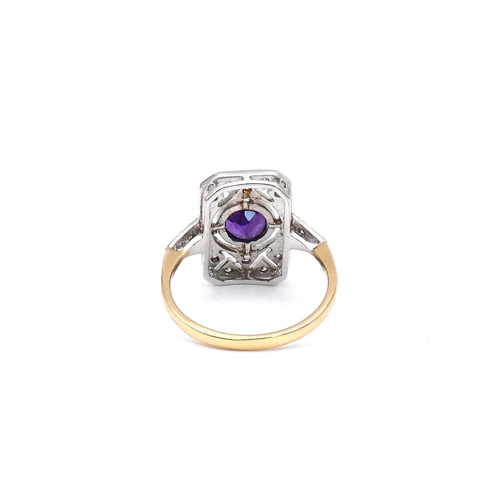 Art Deco style Amethyst diamond ring with an openwork design 18kt gold. - Collected