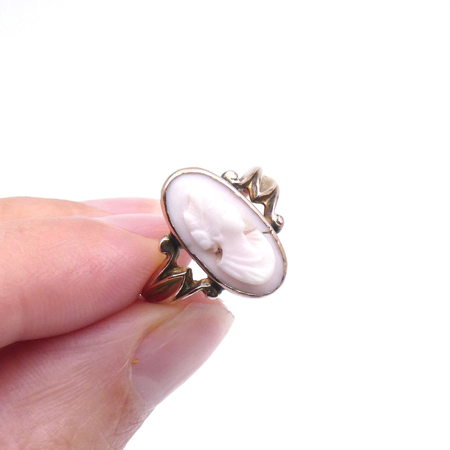 Vintage cameo ring, a lovely vintage conch shell cameo engraved with a portrait. - Collected