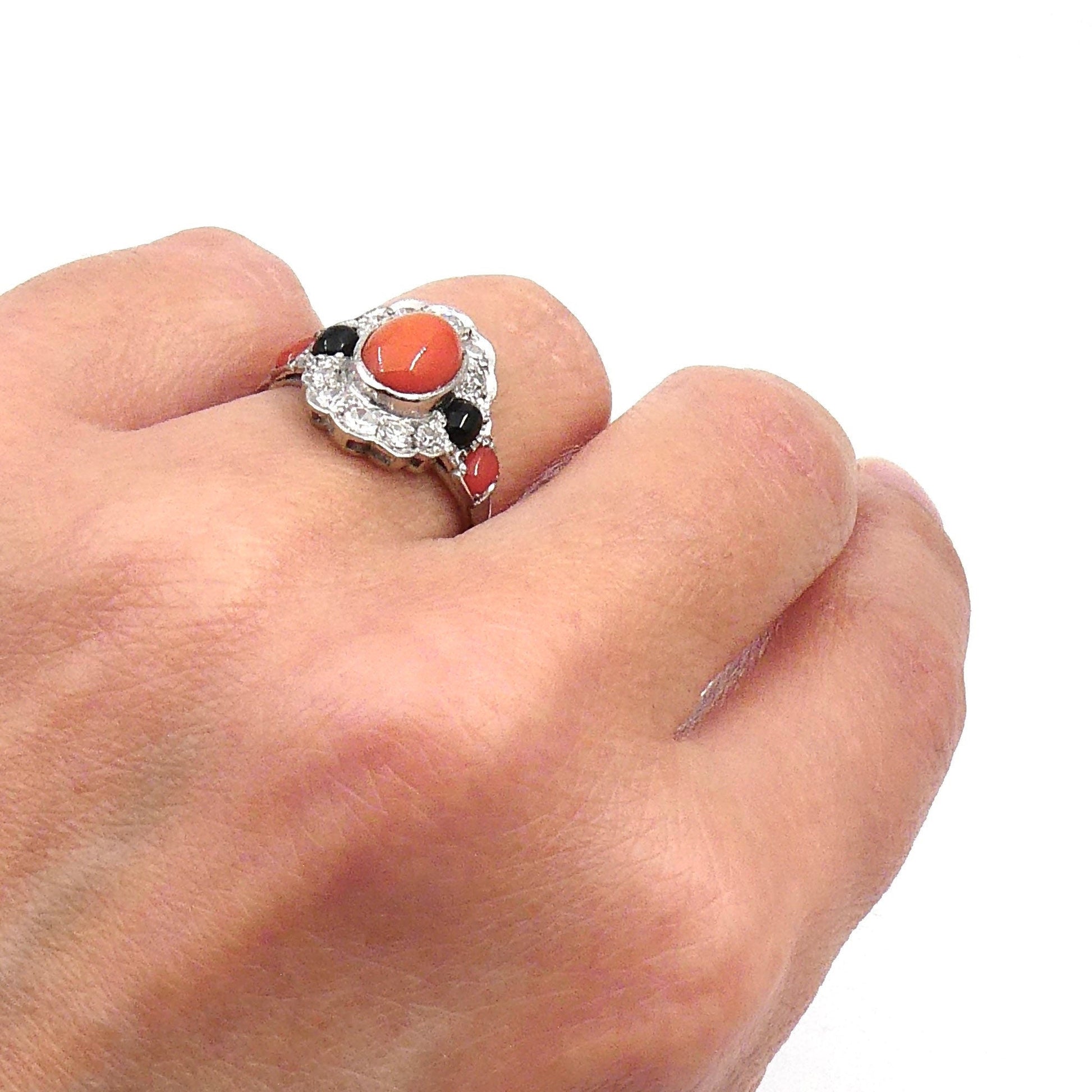 Vintage coral ring, set with onyx and diamonds, an art deco style onyx ring. - Collected