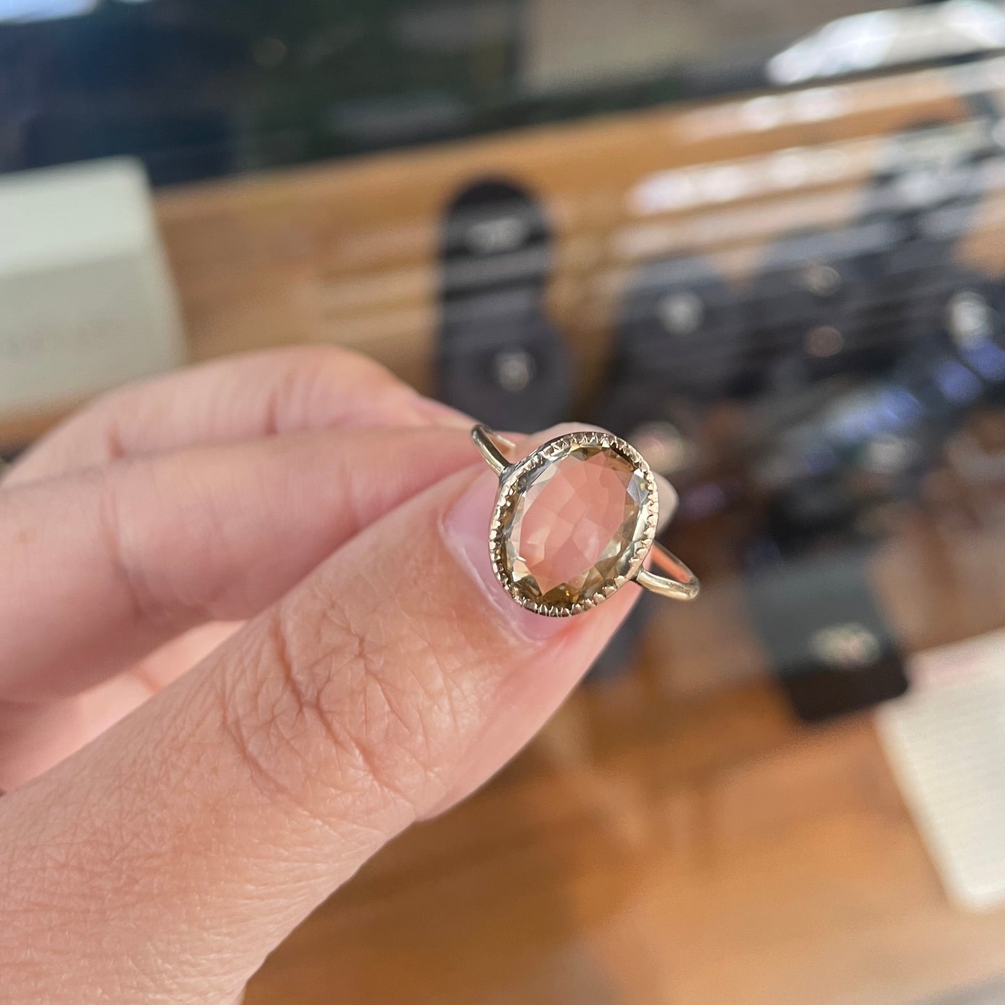 Vintage citrine ring, oval faceted champagne-lemon gemstone set in 9kt gold.