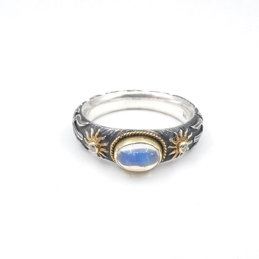 Moonstone and Diamond ring set in 18kt gold and Silver.