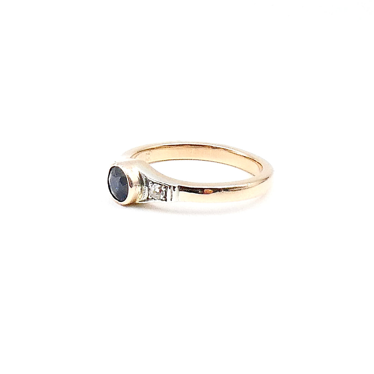 Antique french Sapphire and Diamond Ring 9kt gold.