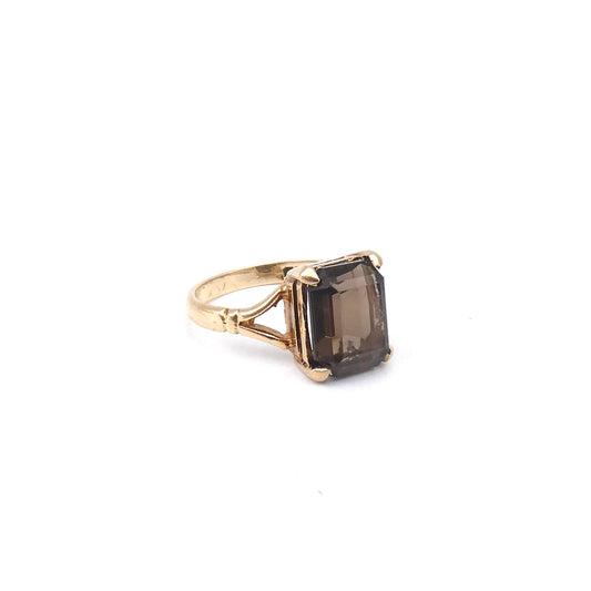 Vintage smoky quartz ring set in 9kt gold, a lovely clear translucent gemstone.