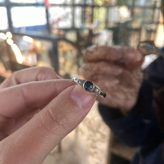 Antique french Sapphire and Diamond Ring 9kt gold.