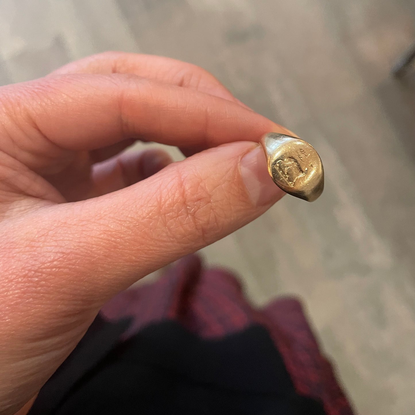 Vintage signet ring, 9kt gold with an engraved Stag.