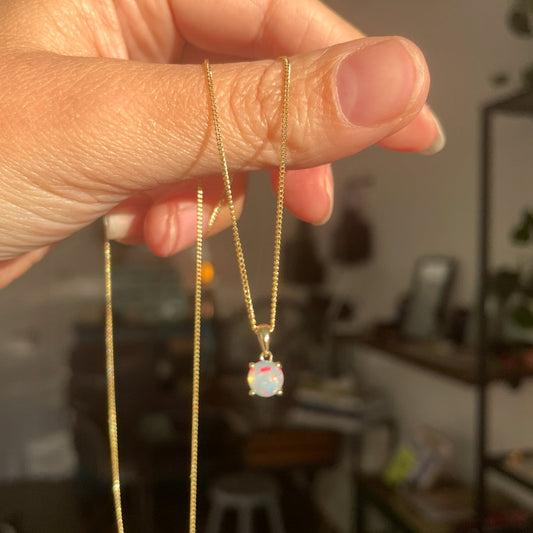 A 9kt gold Opal Pendant, Birthstone for October