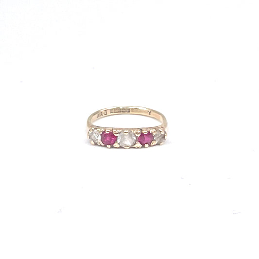 Vintage row with two vivid rubies, five gemstone ring 9kt gold ring with ornate sides