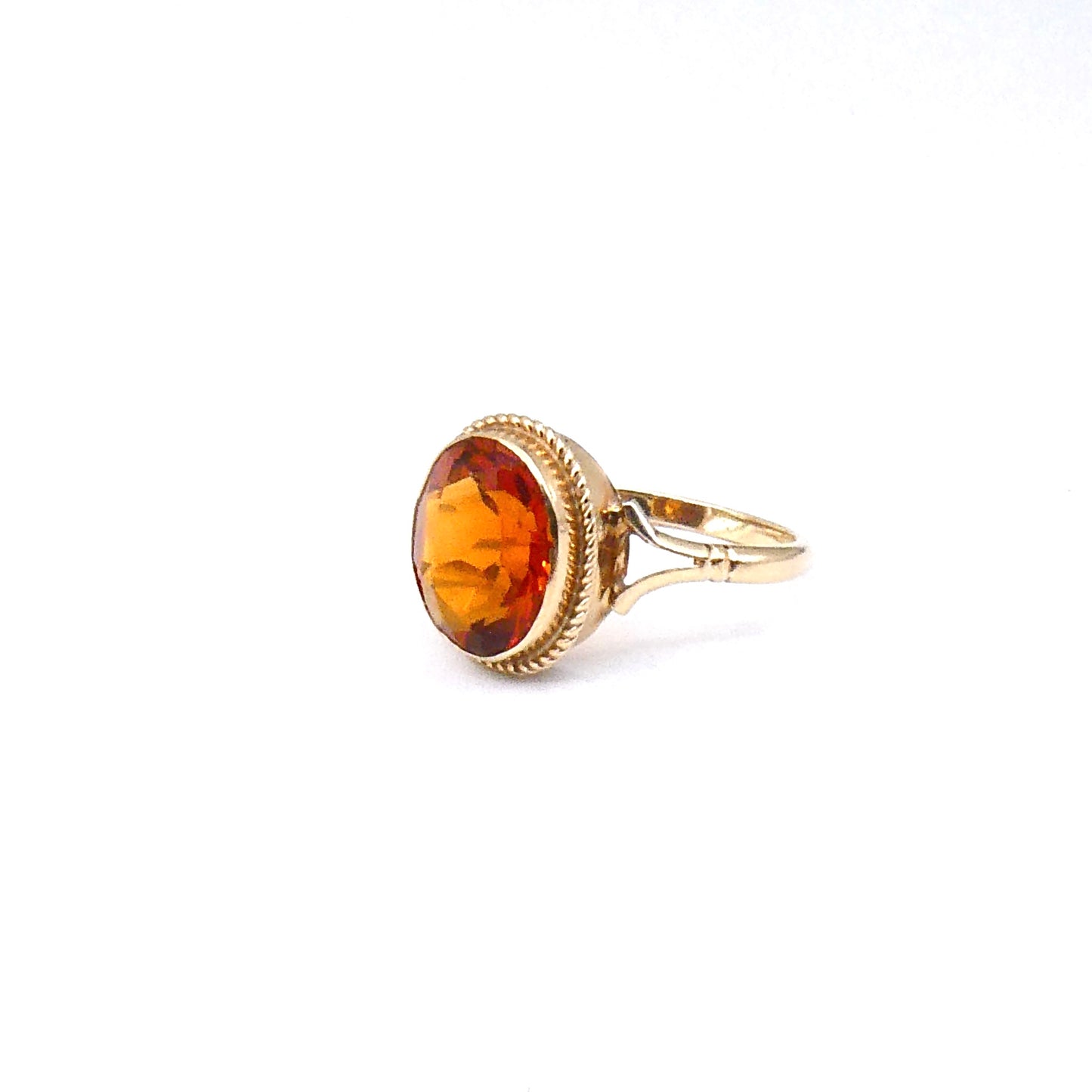 Vintage Madeira Citrine Ring, with a rope edged setting 9kt gold,