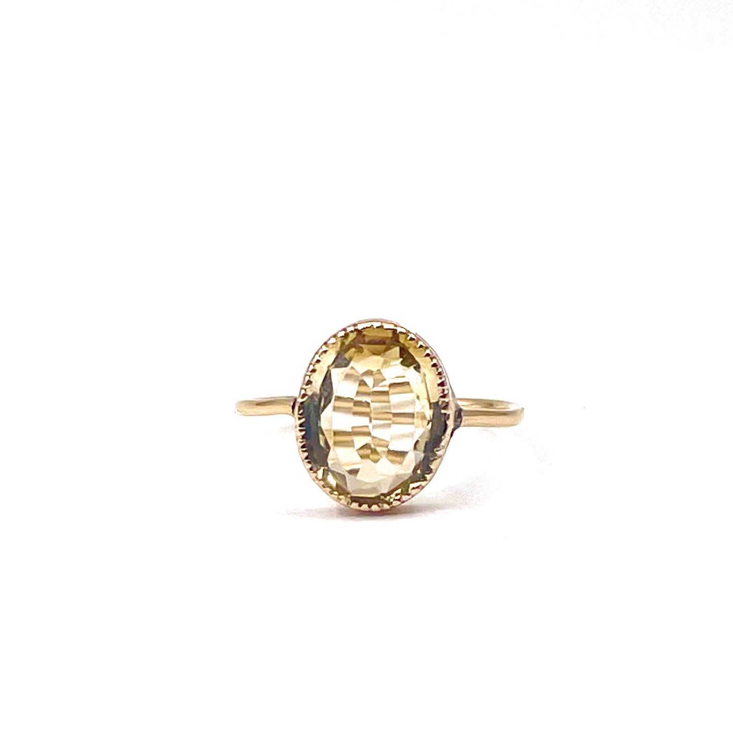 Vintage citrine ring, oval faceted champagne-lemon gemstone set in 9kt gold.