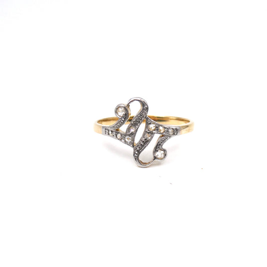 Art Nouveau ring, a glimmering flourish across the finger, 18kt gold.