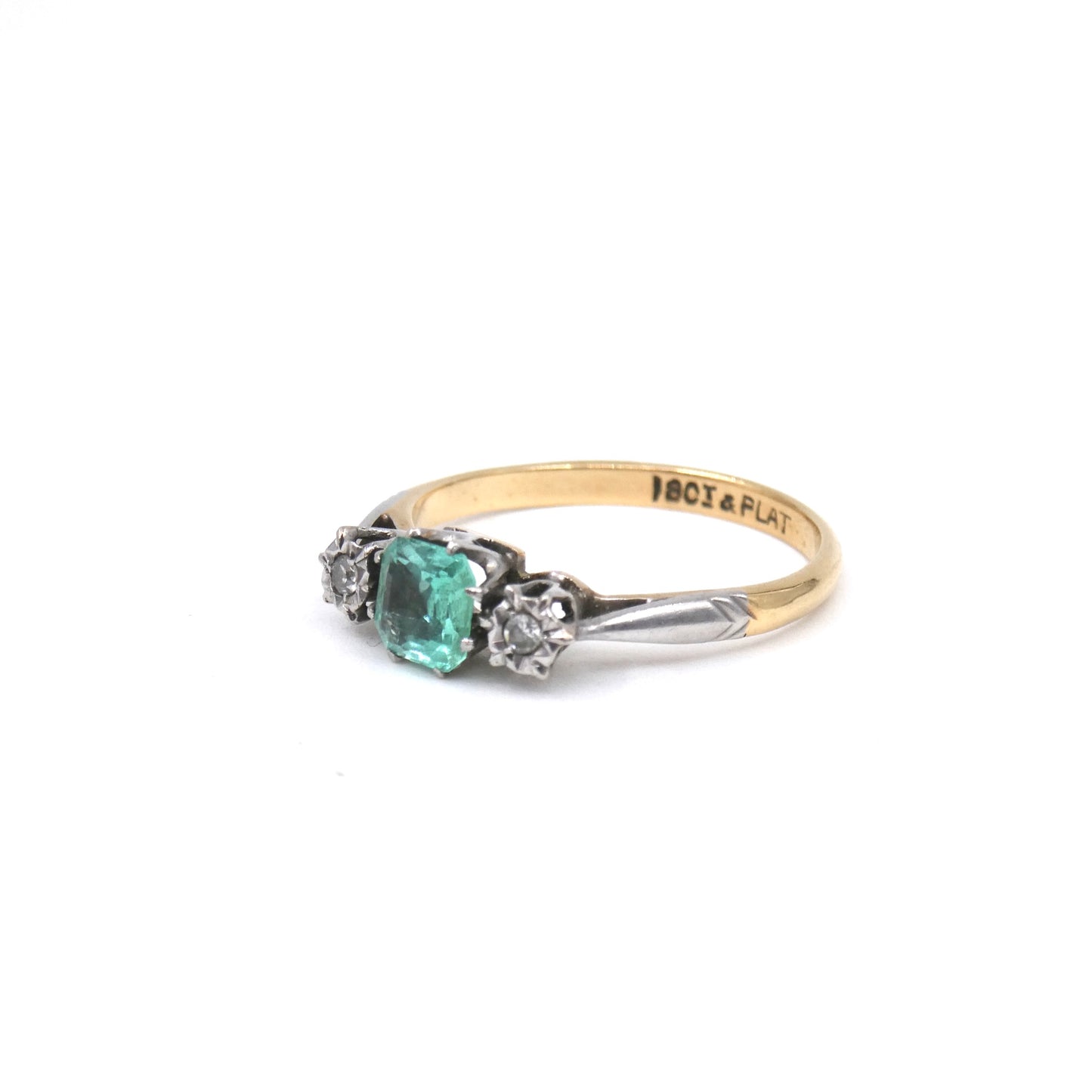 Vintage emerald diamond ring, 18kt gold and platinum.