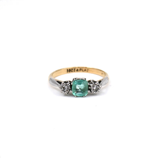 Vintage emerald diamond ring, 18kt gold and platinum.