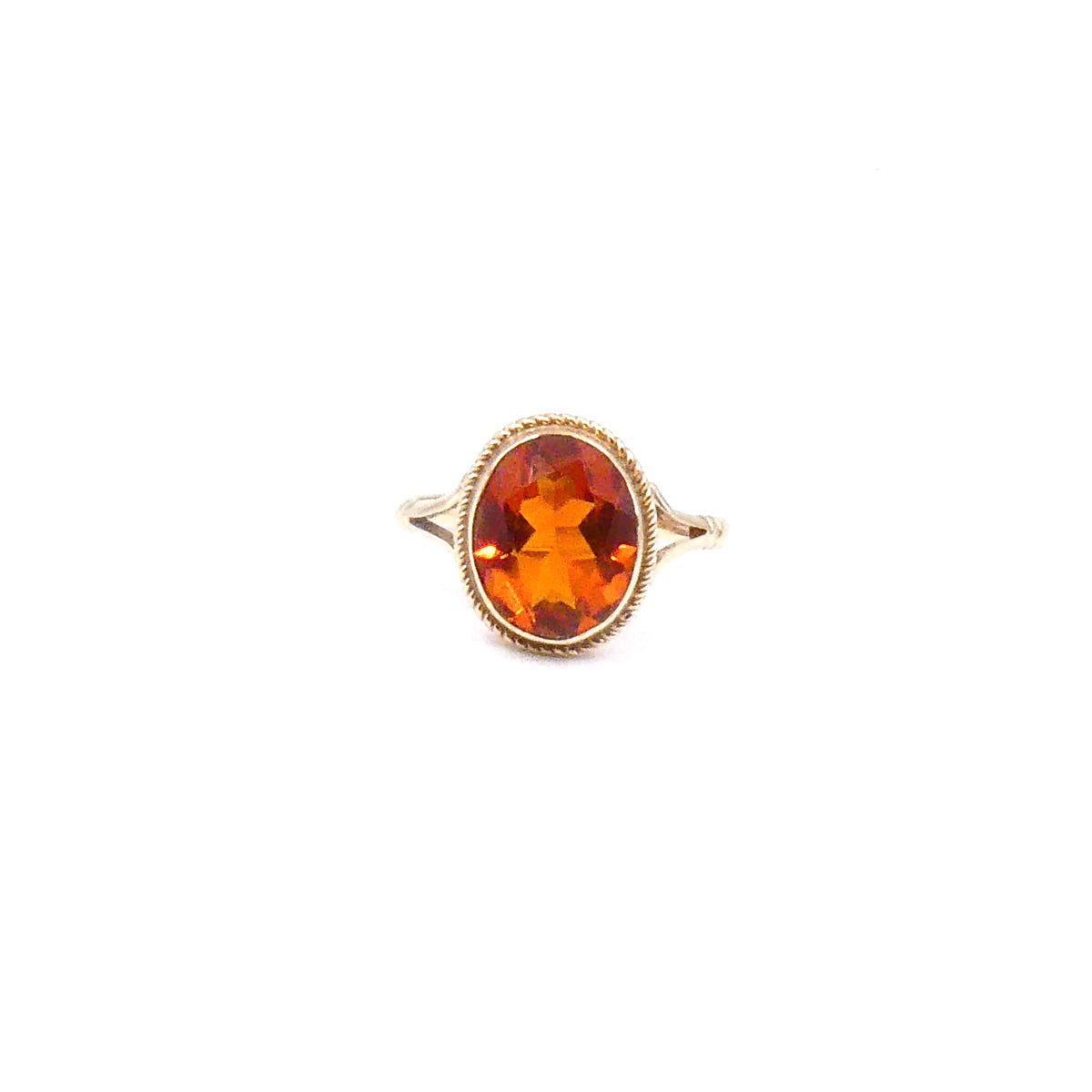 Vintage Madeira Citrine Ring, with a rope edged setting 9kt gold,