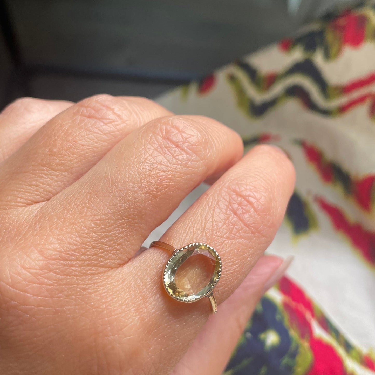 Vintage citrine ring, oval faceted champagne-lemon gemstone set in 9kt gold.