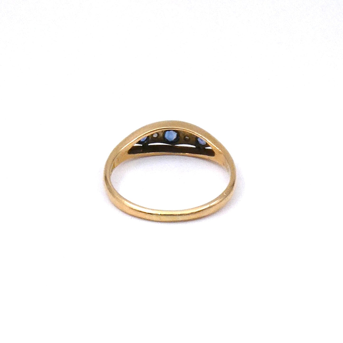 Elegant sapphire and diamond ring, horizontal navette shape, 18ct gold and platinun. - Collected