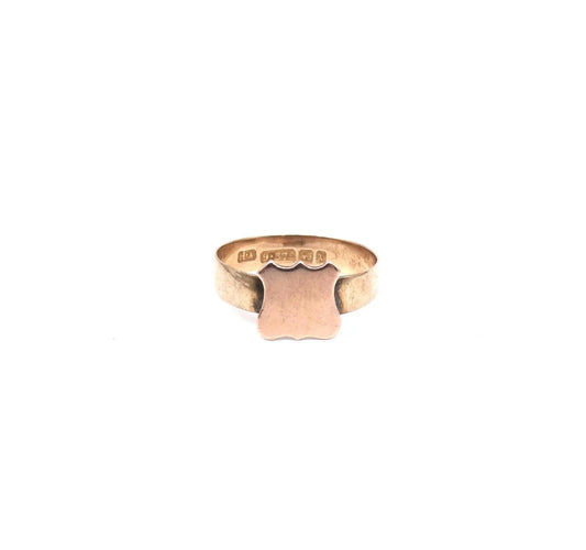 A Victorian Armorial ring, 9kt gold signet ring with a shield face in rose gold, rose gold signet ring dated 1897.