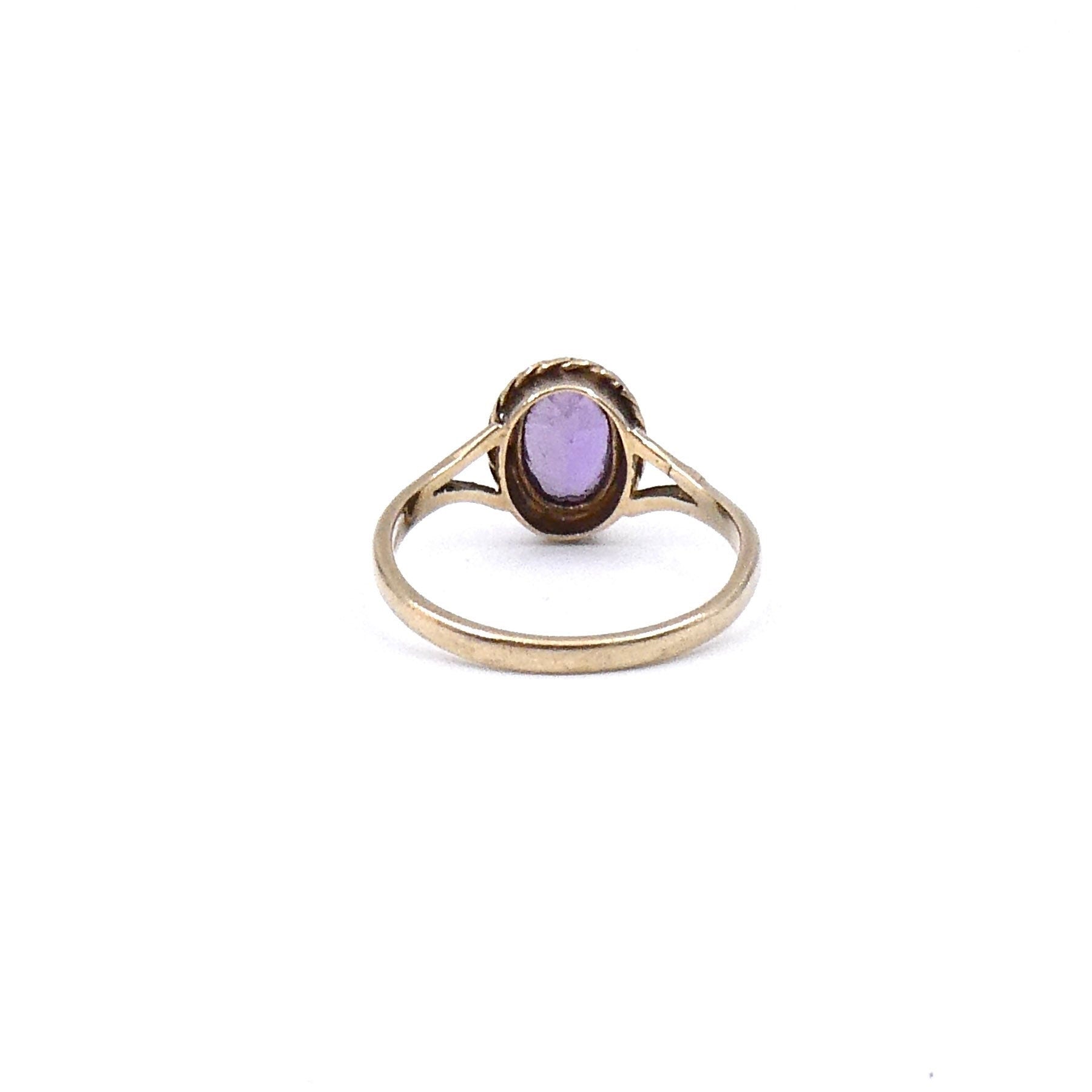 Amethyst ring, with a faceted amethyst in a 9kt gold setting, February birthstone ring. - Collected