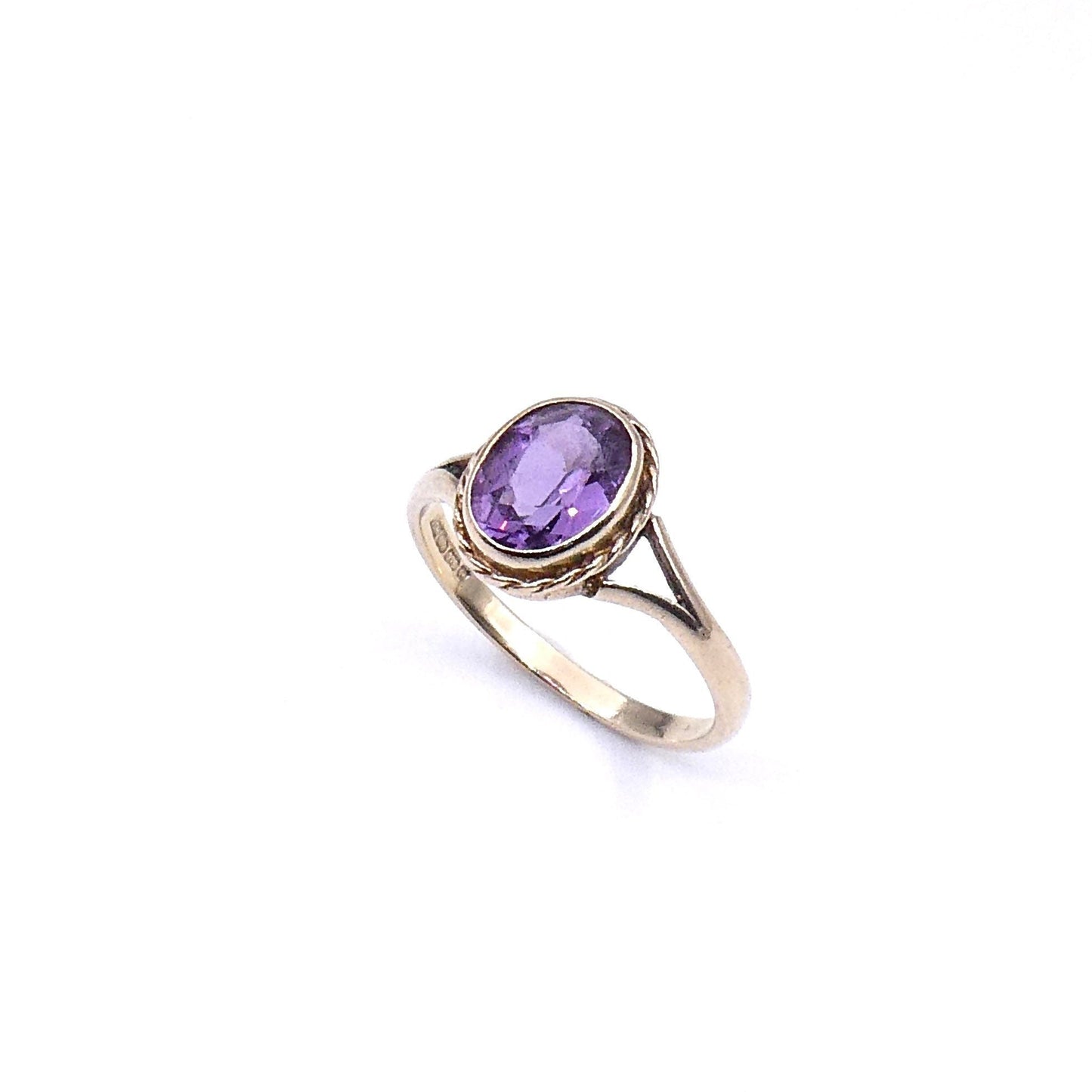 Amethyst ring, with a faceted amethyst in a 9kt gold setting, February birthstone ring. - Collected