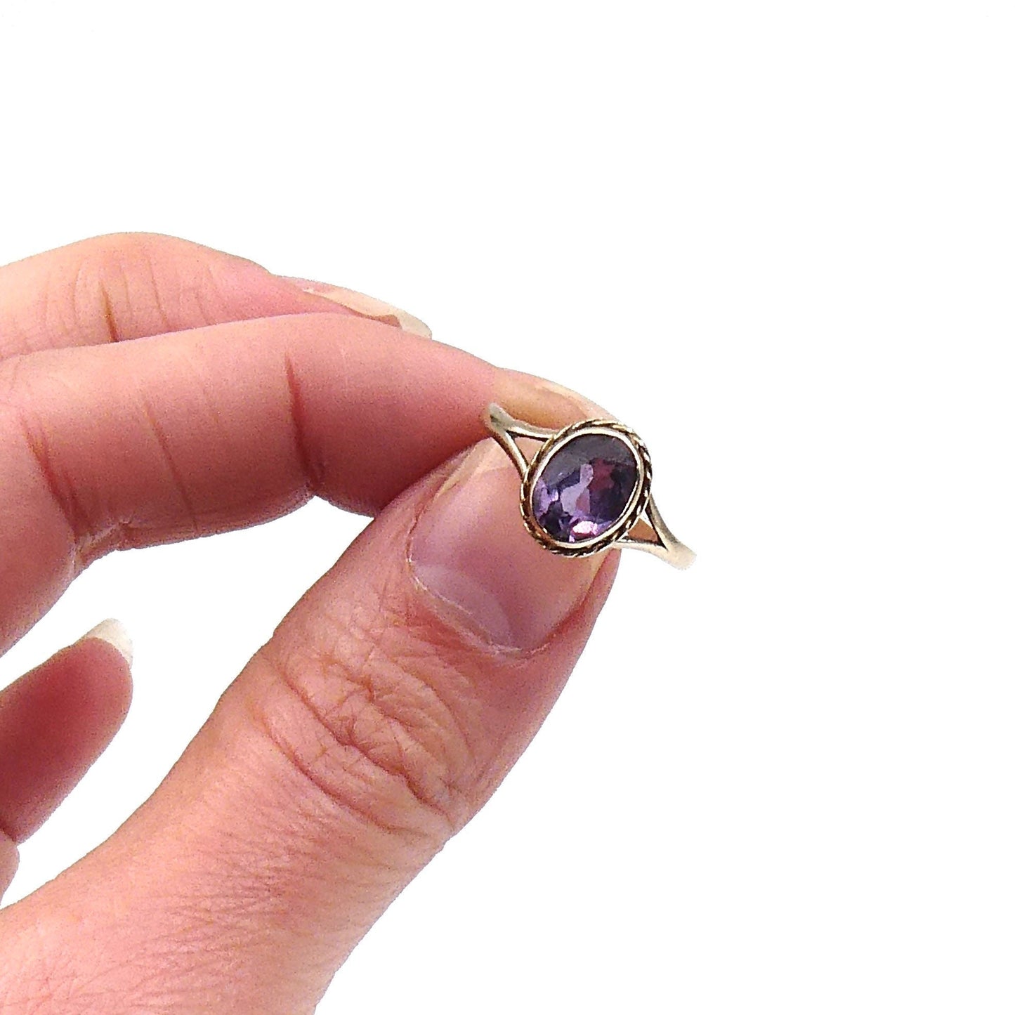 Amethyst ring, with a faceted amethyst in a 9kt gold setting, February birthstone ring. - Collected