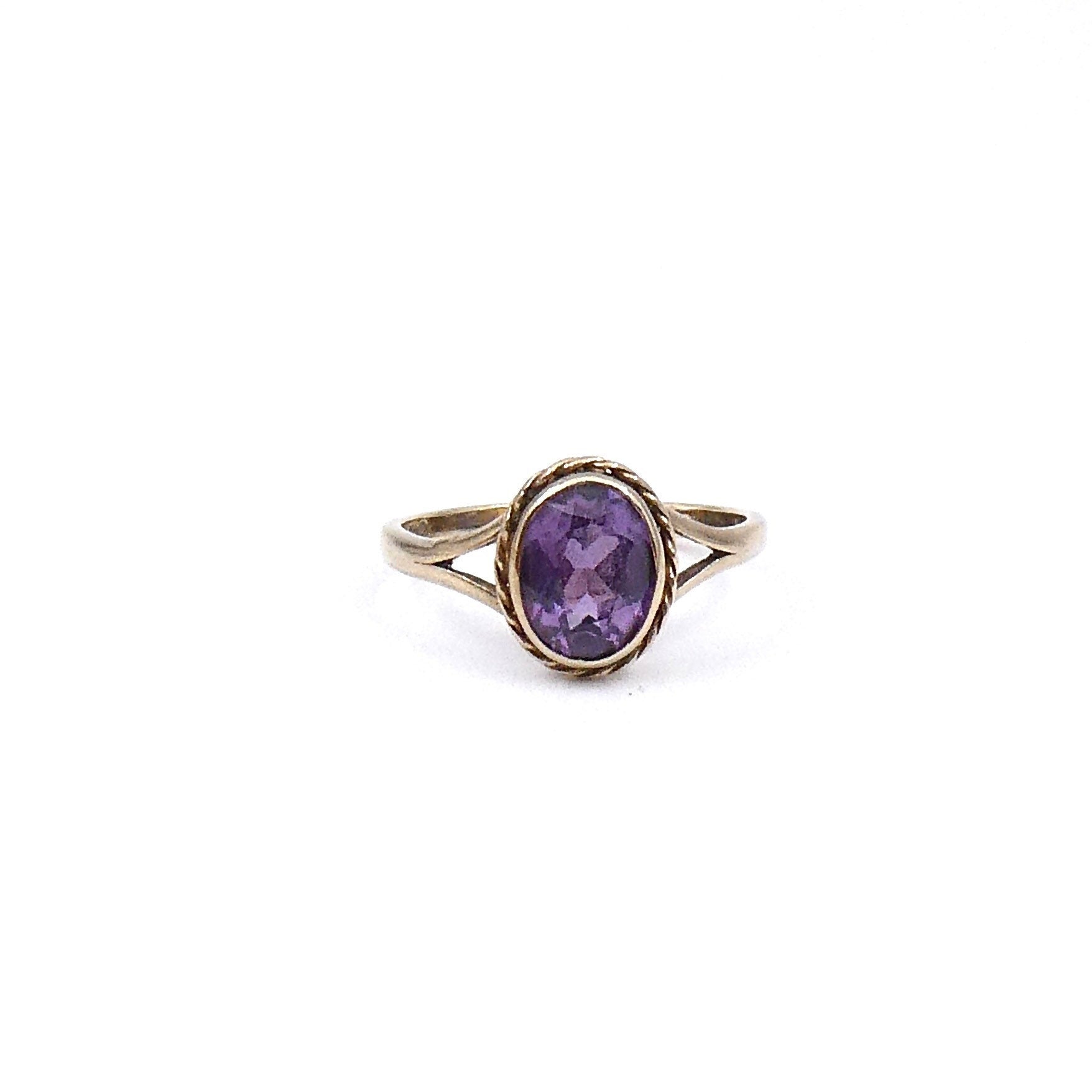 Amethyst ring, with a faceted amethyst in a 9kt gold setting, February birthstone ring. - Collected