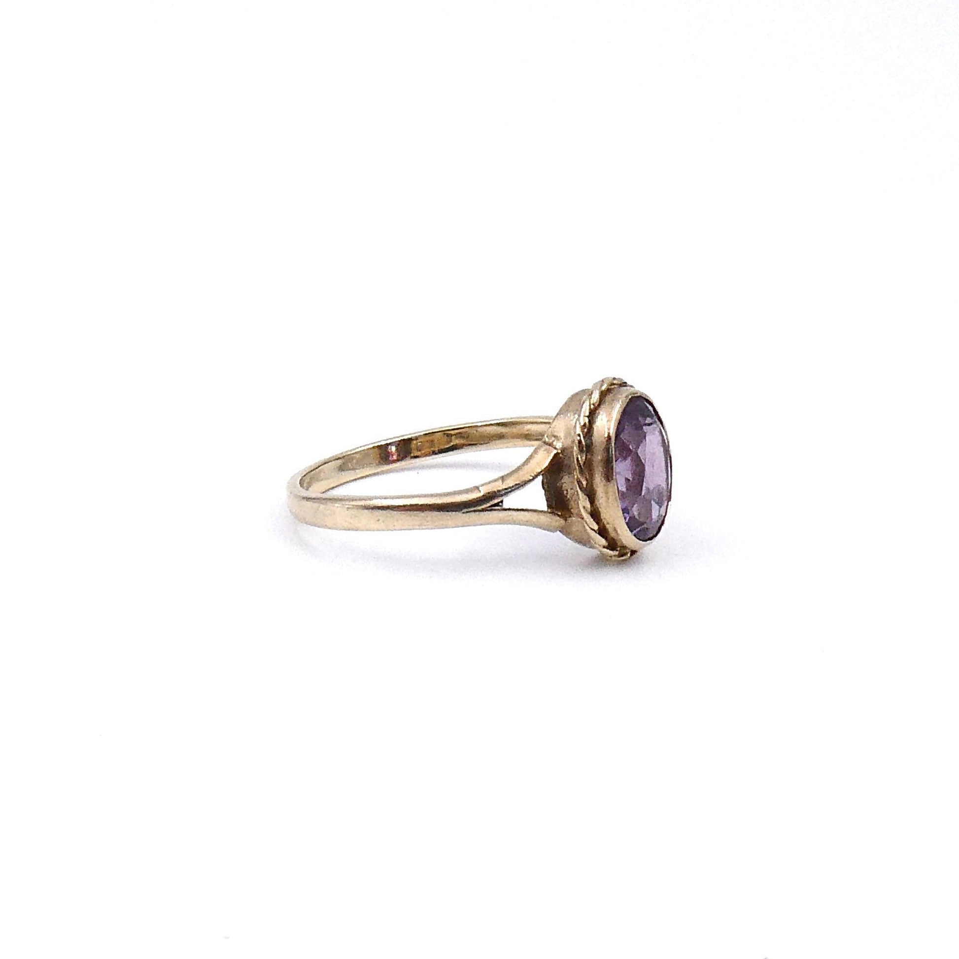 Amethyst ring, with a faceted amethyst in a 9kt gold setting, February birthstone ring. - Collected