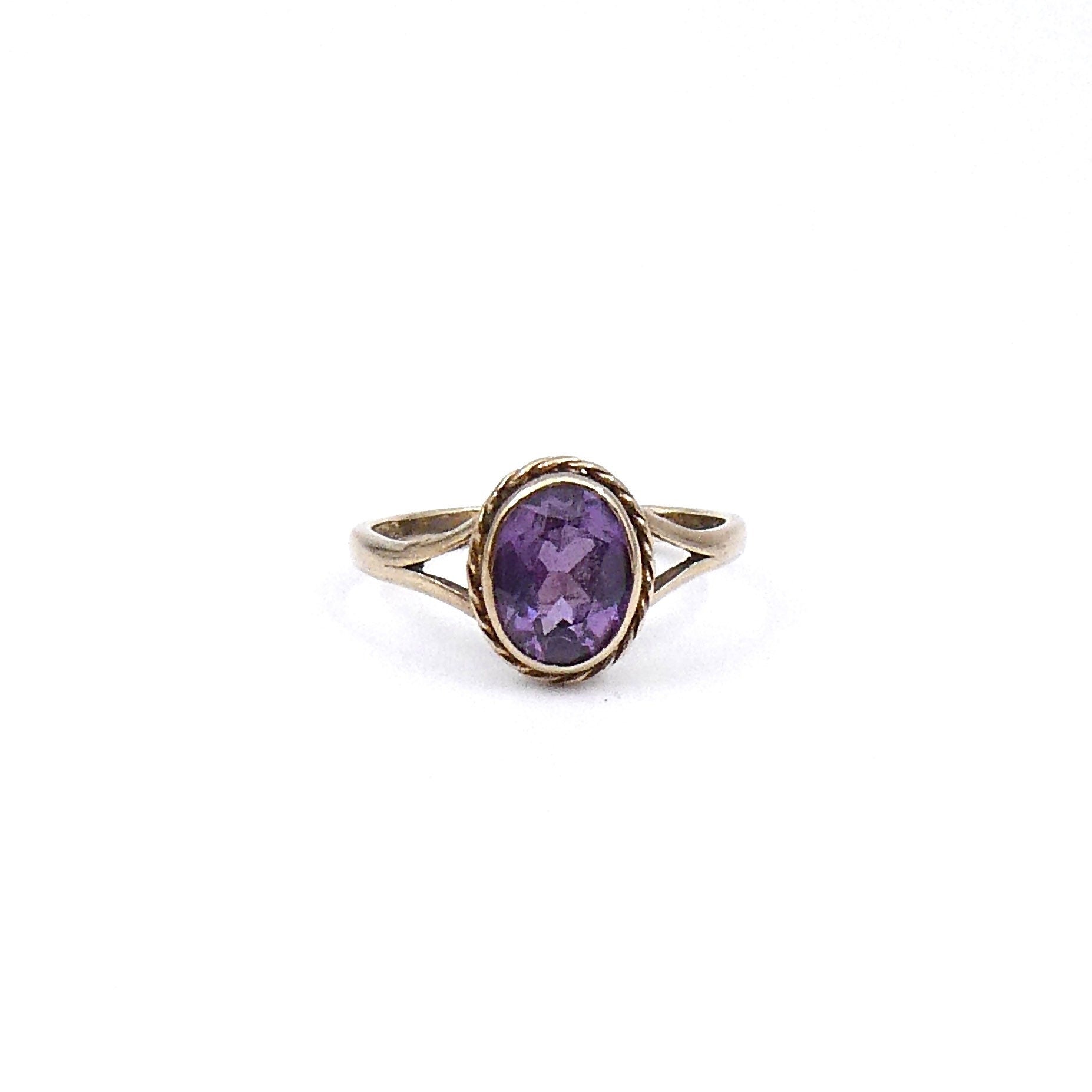 Amethyst ring, with a faceted amethyst in a 9kt gold setting, February birthstone ring. - Collected