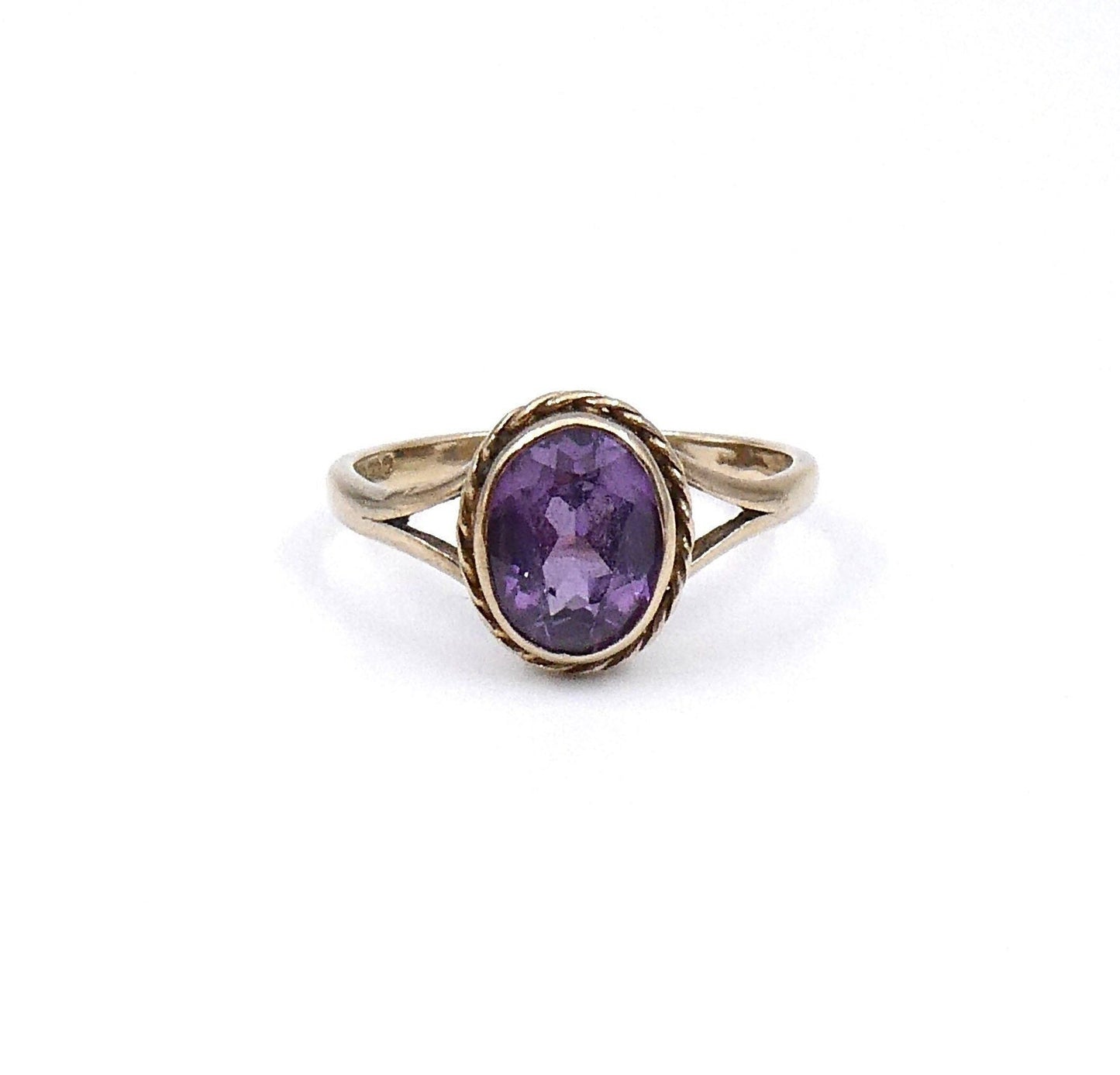 Amethyst ring, with a faceted amethyst in a 9kt gold setting, February birthstone ring. - Collected