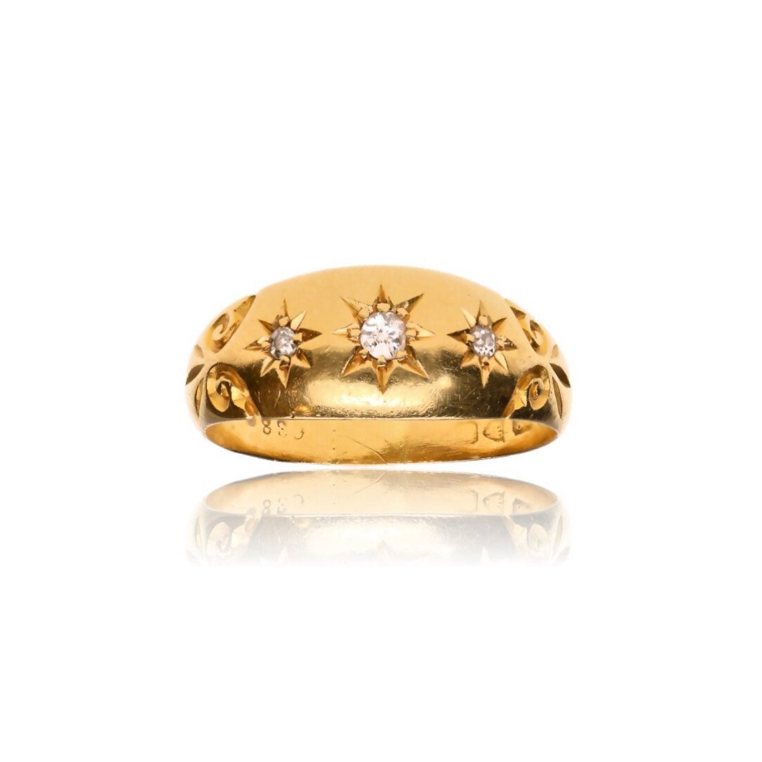 Antique 18kt gold gypsy ring set with diamonds, lovely proportions and design. - Collected