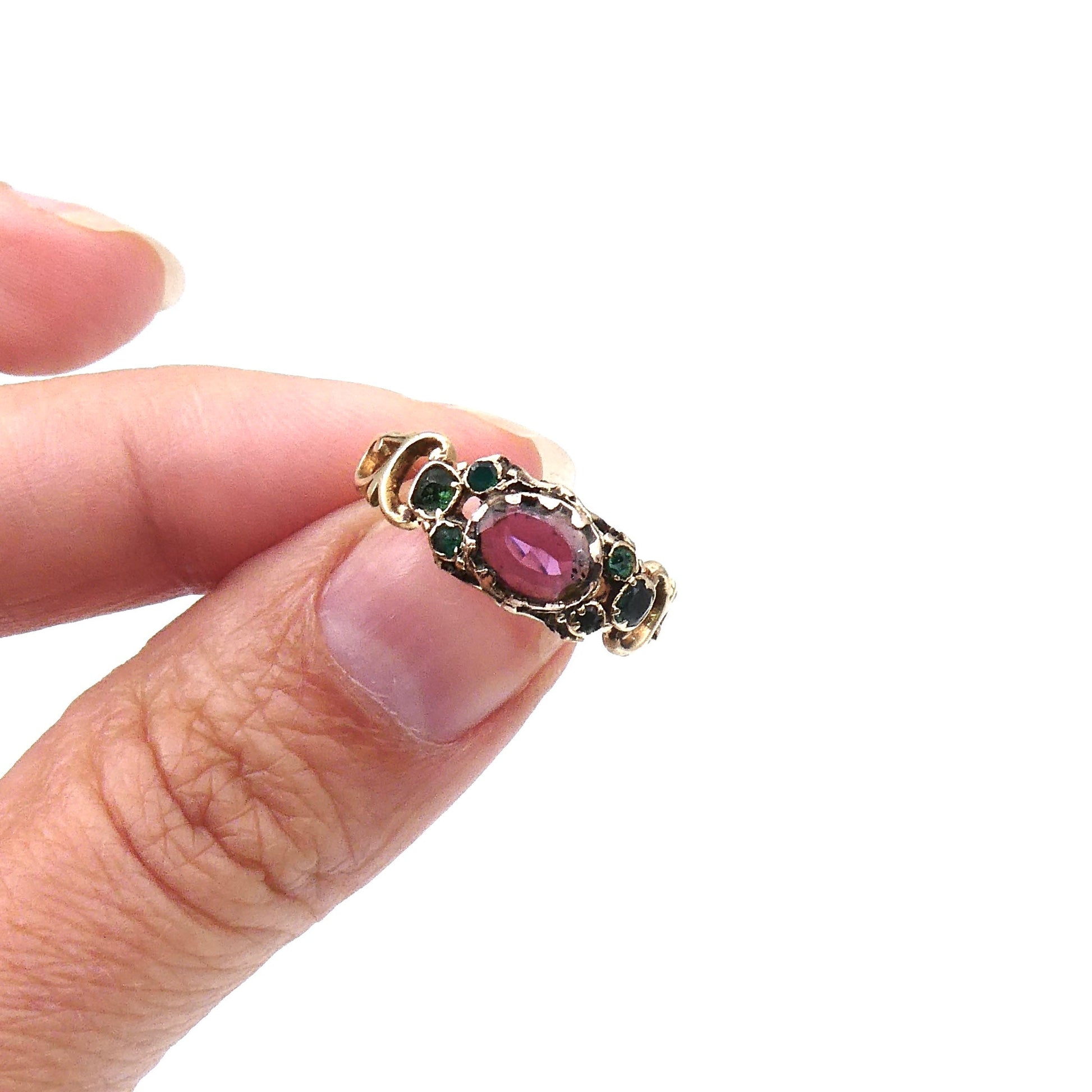Antique garnet and emerald ring with open work shoulders, an ornate victorian ring. - Collected