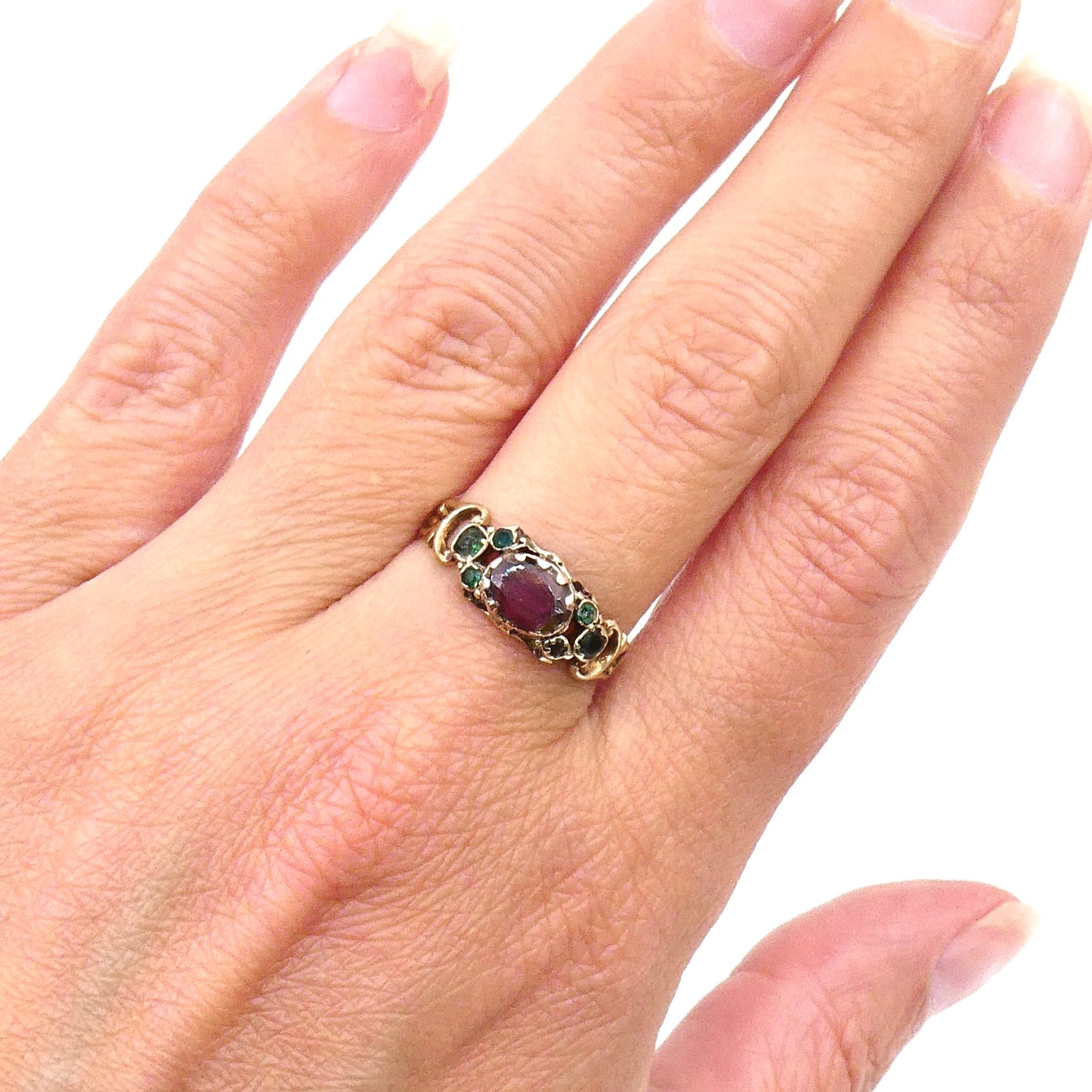 Antique garnet and emerald ring with open work shoulders, an ornate victorian ring. - Collected