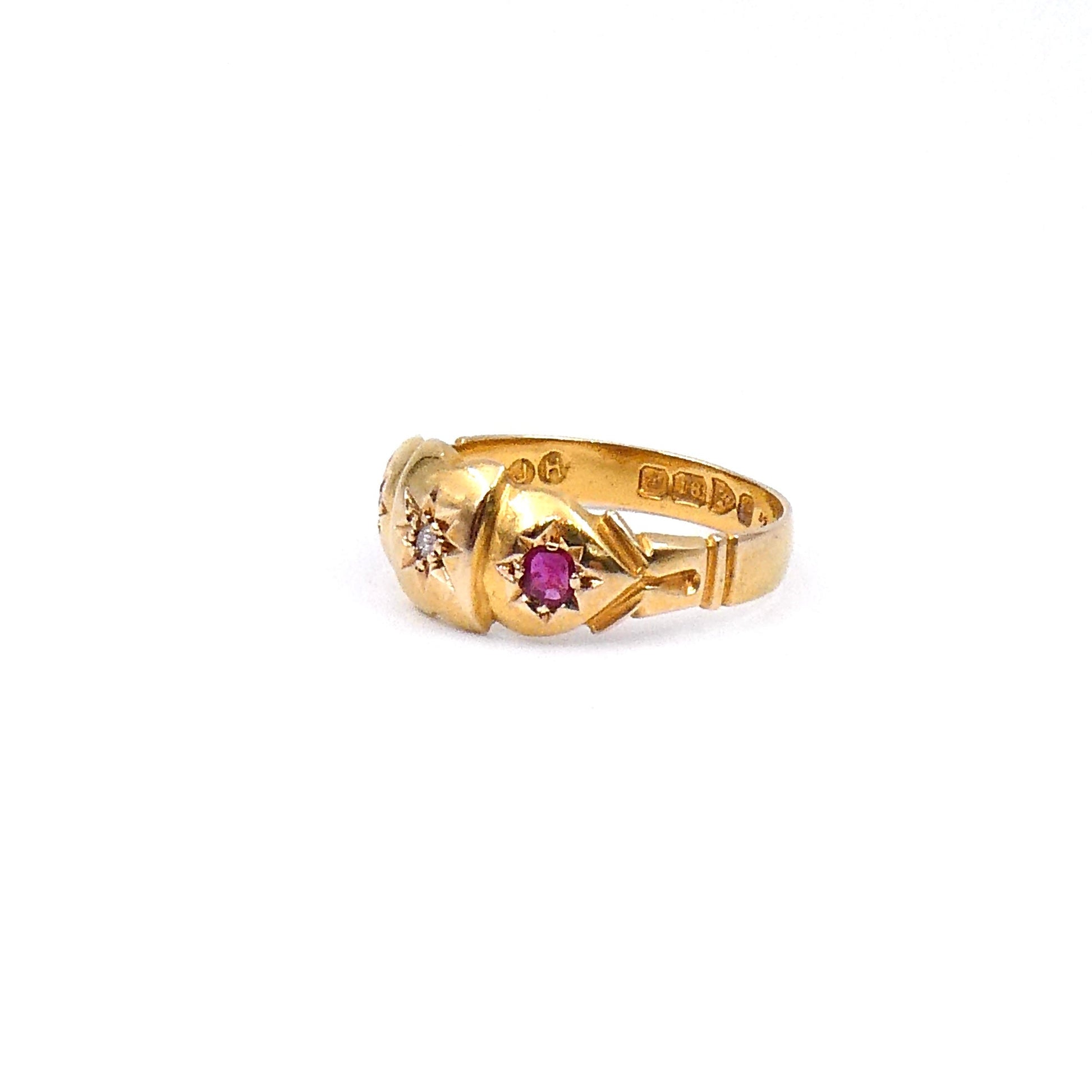 Antique ruby and diamond gypsy ring in 18kt gold, hallmarked Chester 1903. - Collected