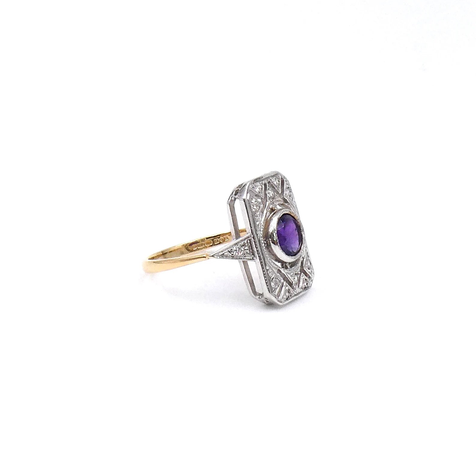 Art Deco style Amethyst diamond ring with an openwork design 18kt gold. - Collected