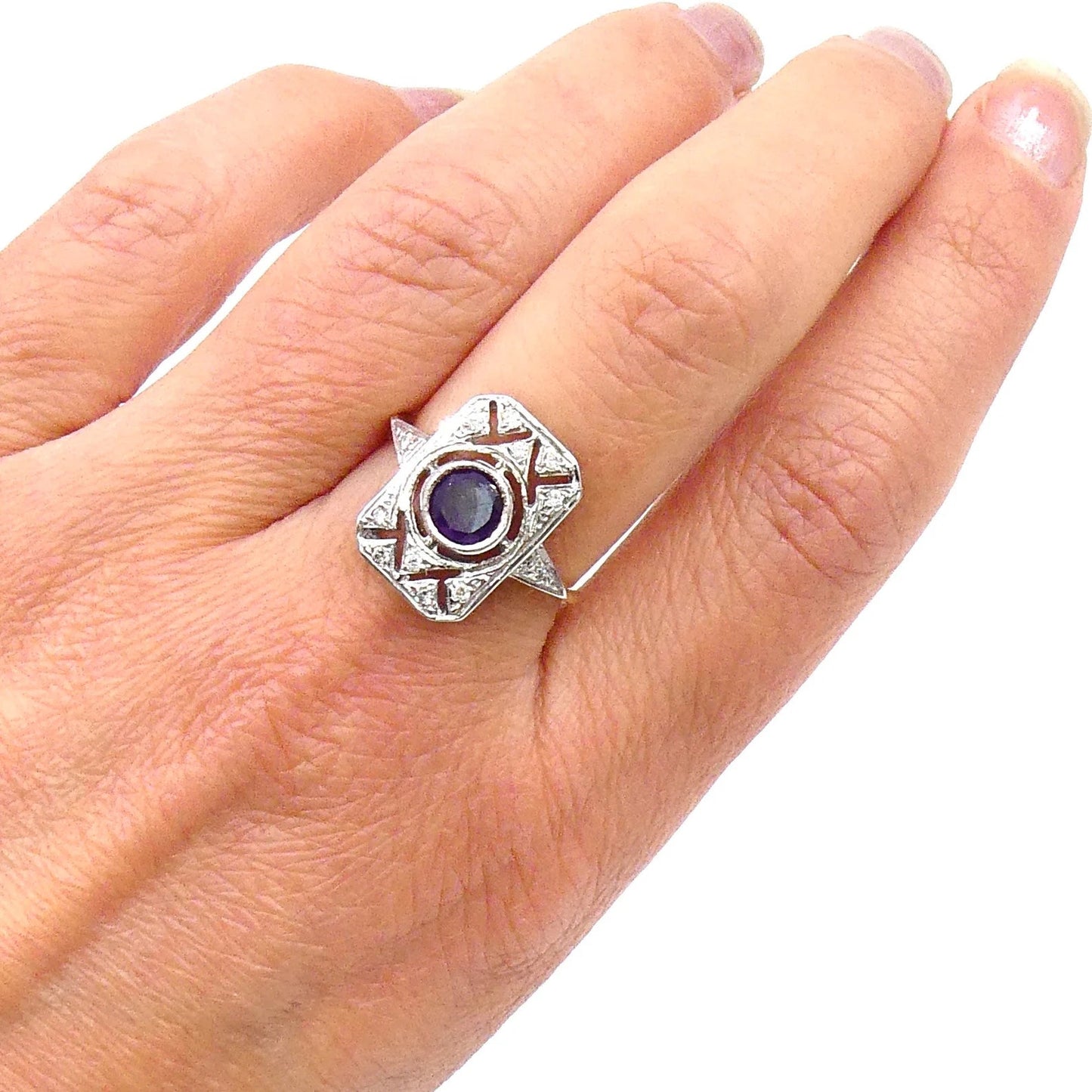 Art Deco style Amethyst diamond ring with an openwork design 18kt gold. - Collected