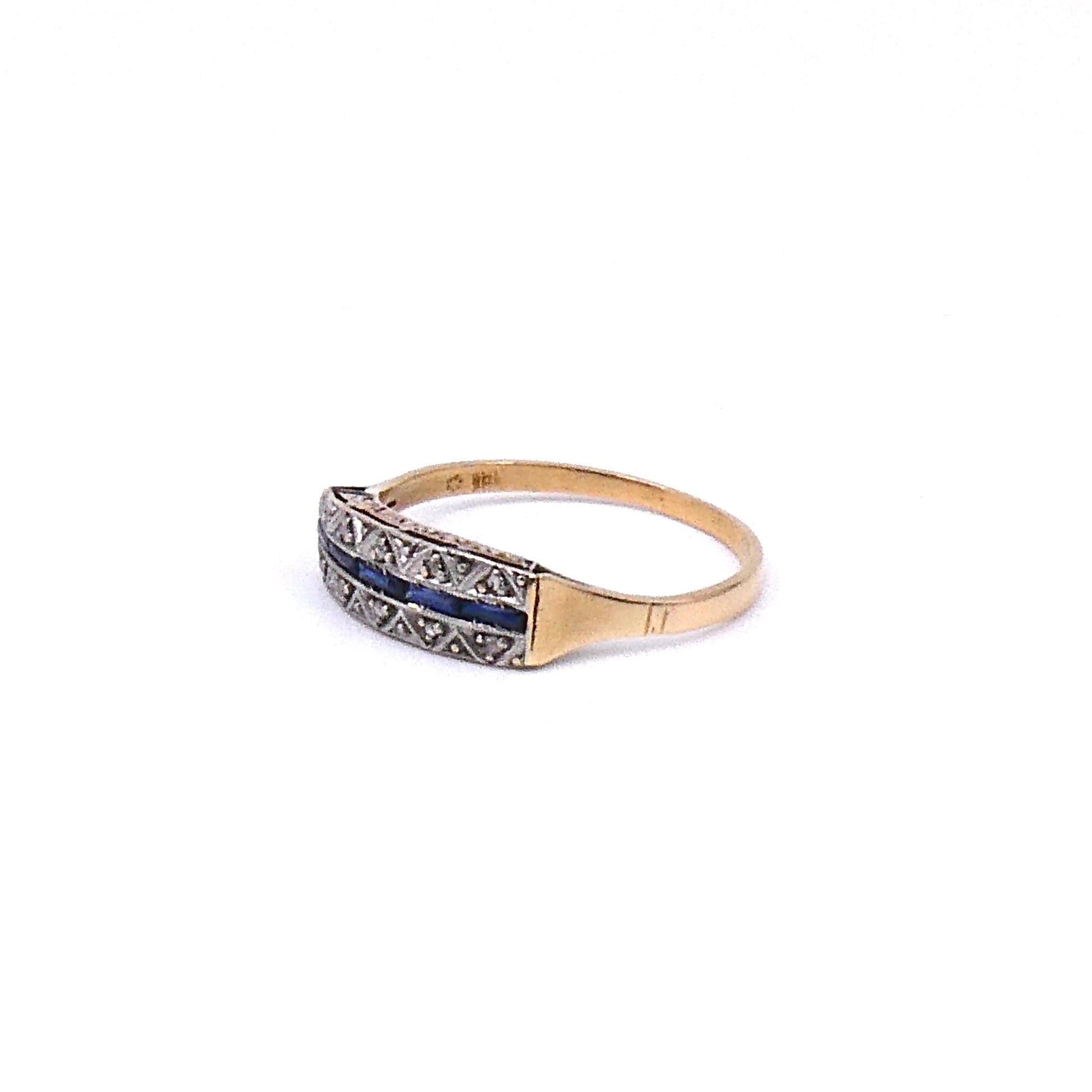 Art Deco style sapphire, platinum ring in 18k gold, an ideal sapphire ring for everyday. - Collected