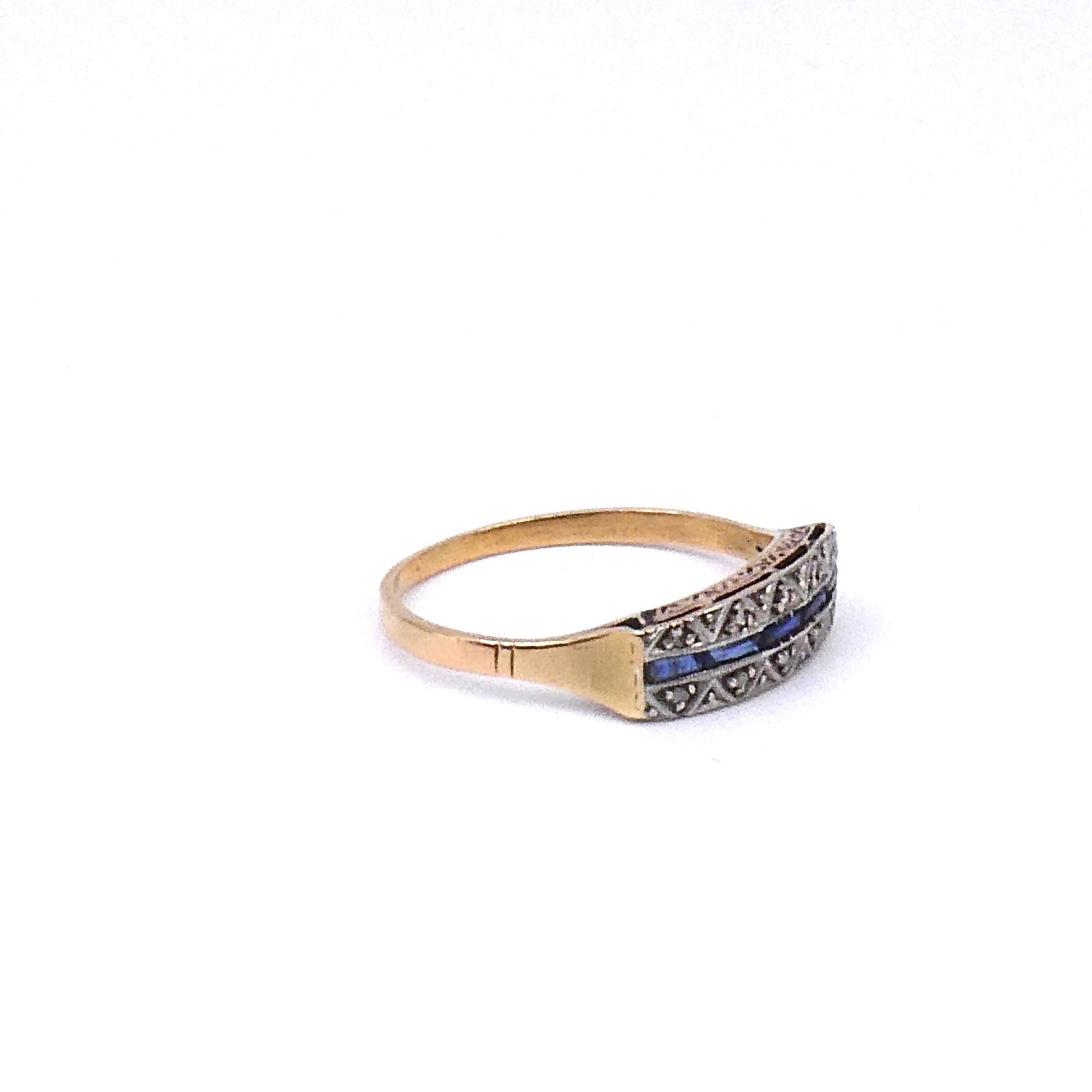 Art Deco style sapphire, platinum ring in 18k gold, an ideal sapphire ring for everyday. - Collected