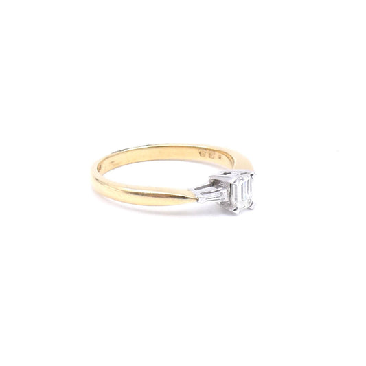 Diamond ring with tapered diamond baguettes in an 18kt white and gold setting, an art deco style ring. - Collected