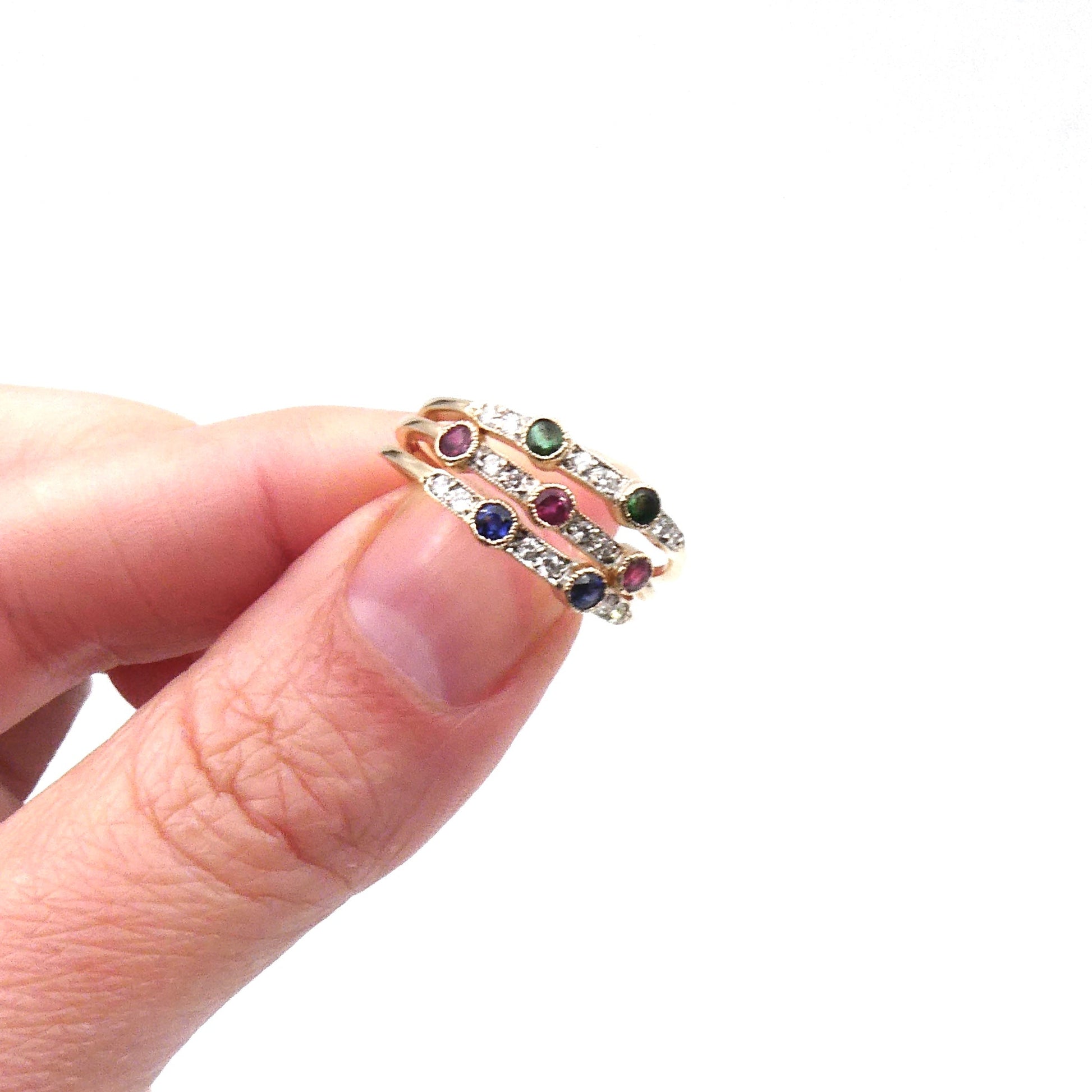 Three vintage rings set with emeralds, sapphires, rubies and diamonds. - Collected