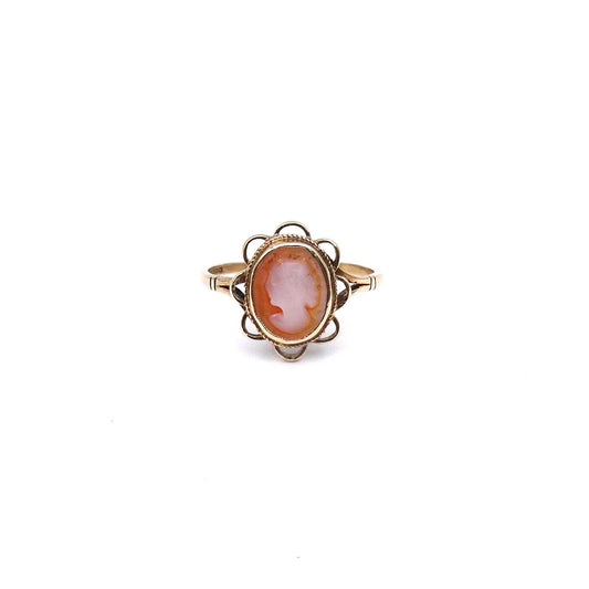 Vintage cameo ring 9kt gold with a scalloped gold edge - Collected
