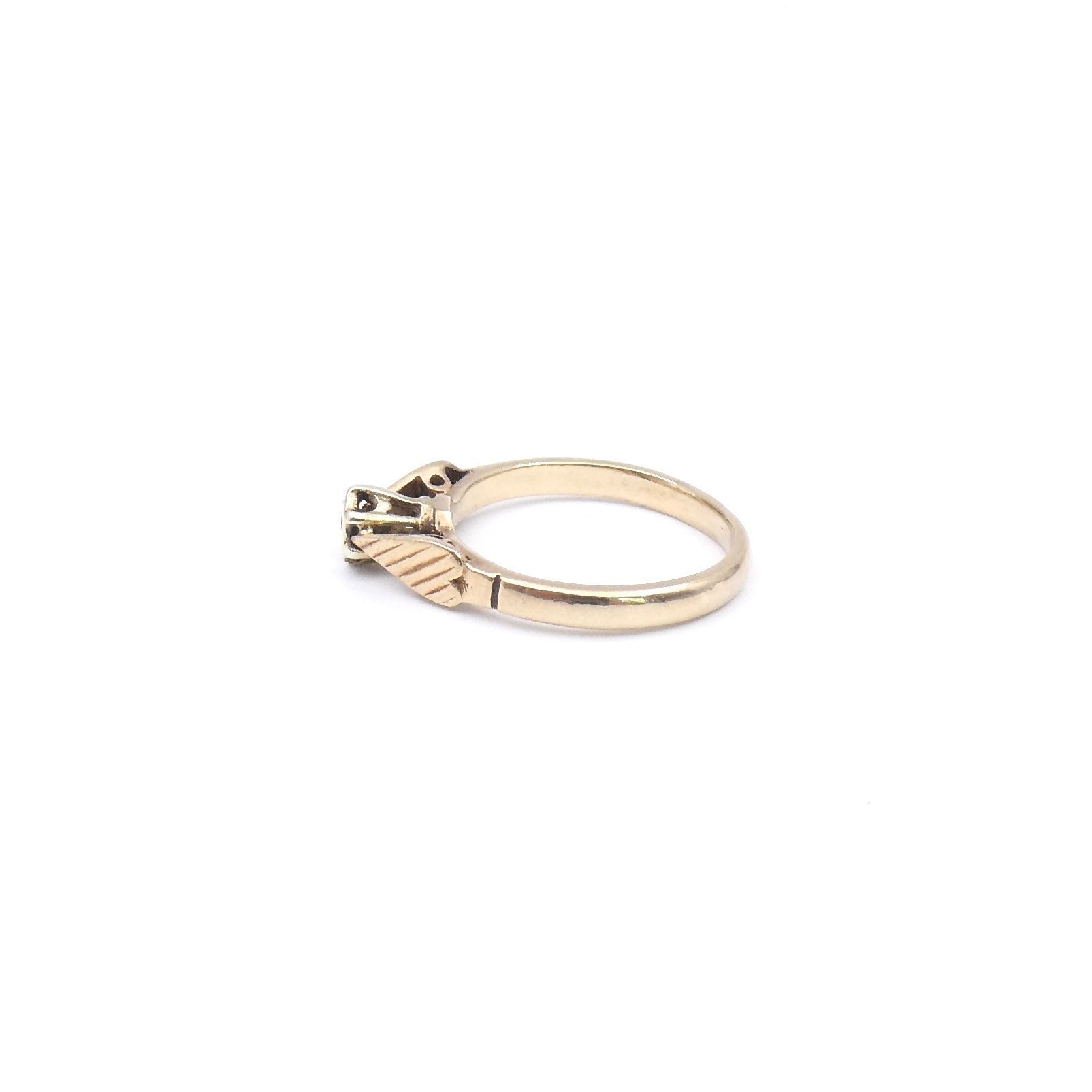 Vintage diamond solitaire ring, a small diamond ring set in 9kt gold with patterned hearts. - Collected