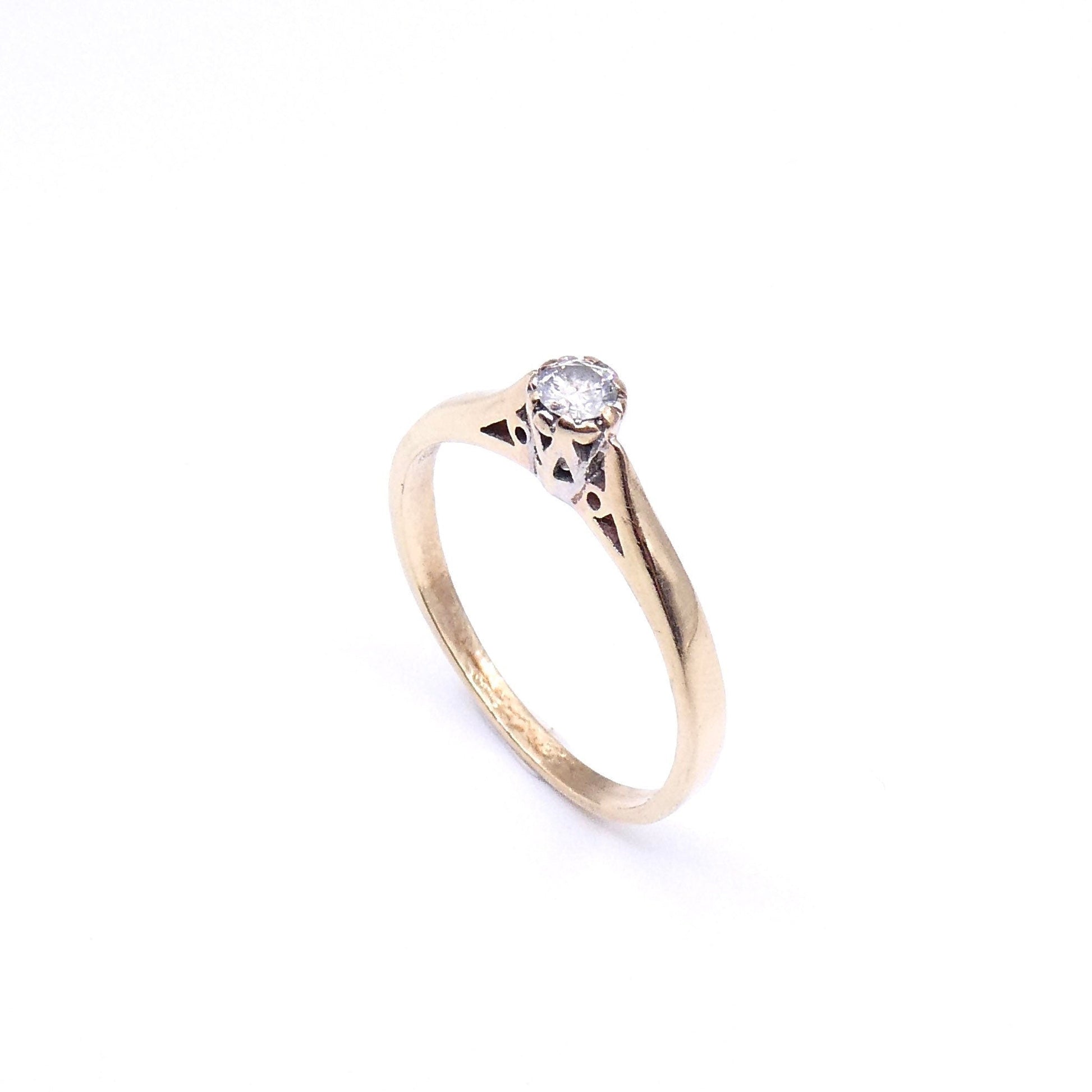 Vintage gray diamond solitaire ring, a small diamond ring set in 9kt gold, a recent vintage diamond ring. - Collected