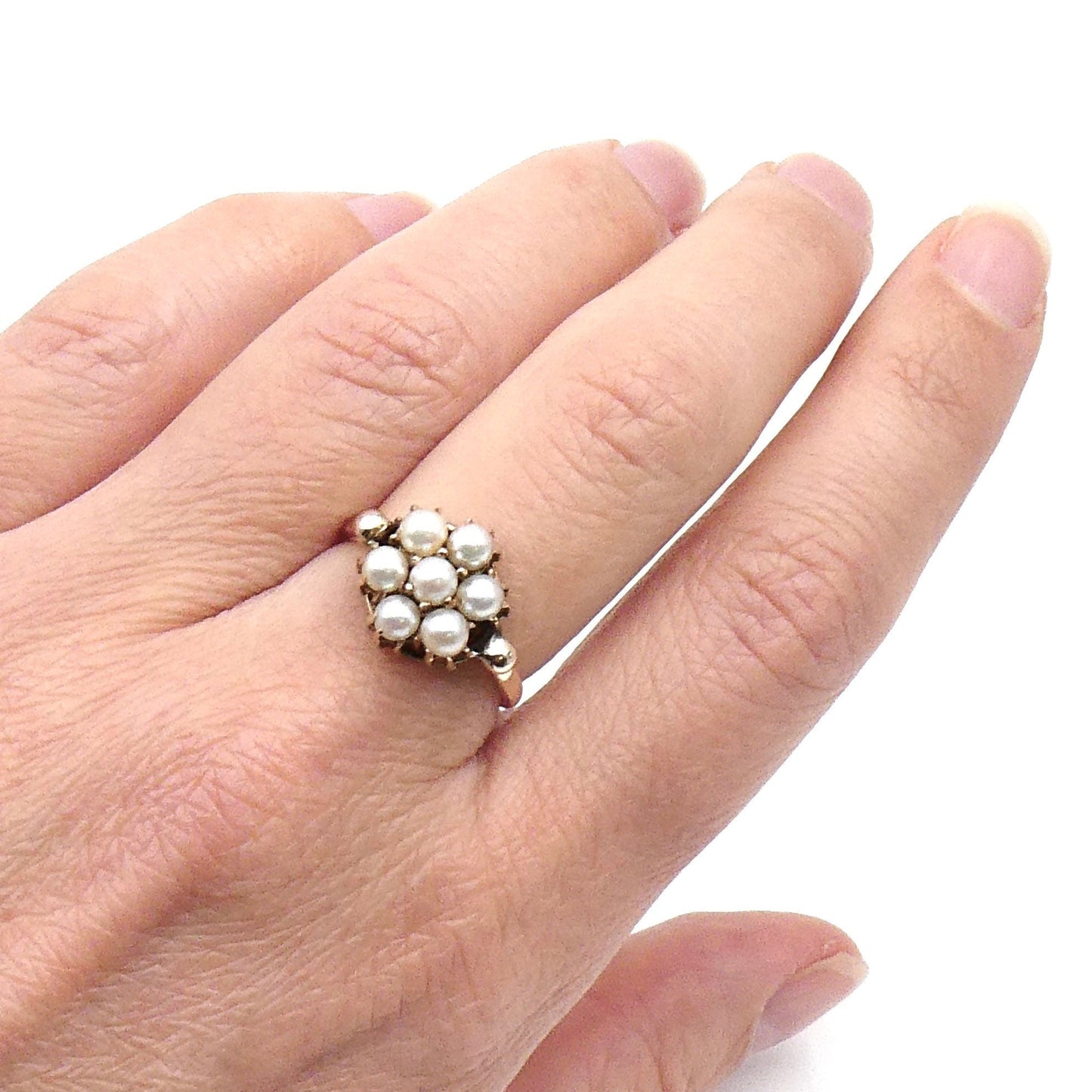 Vintage pearl ring, pearl cluster daisy ring, set in 9kt gold. - Collected